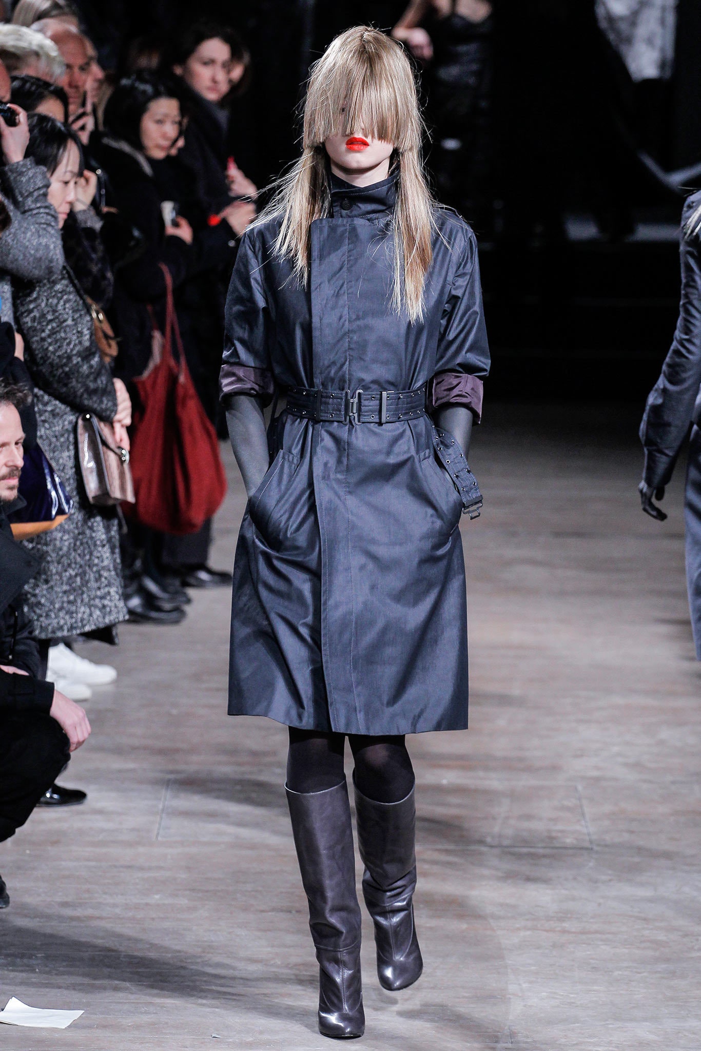 gray cotton long-sleeve collared fitted belted coat
