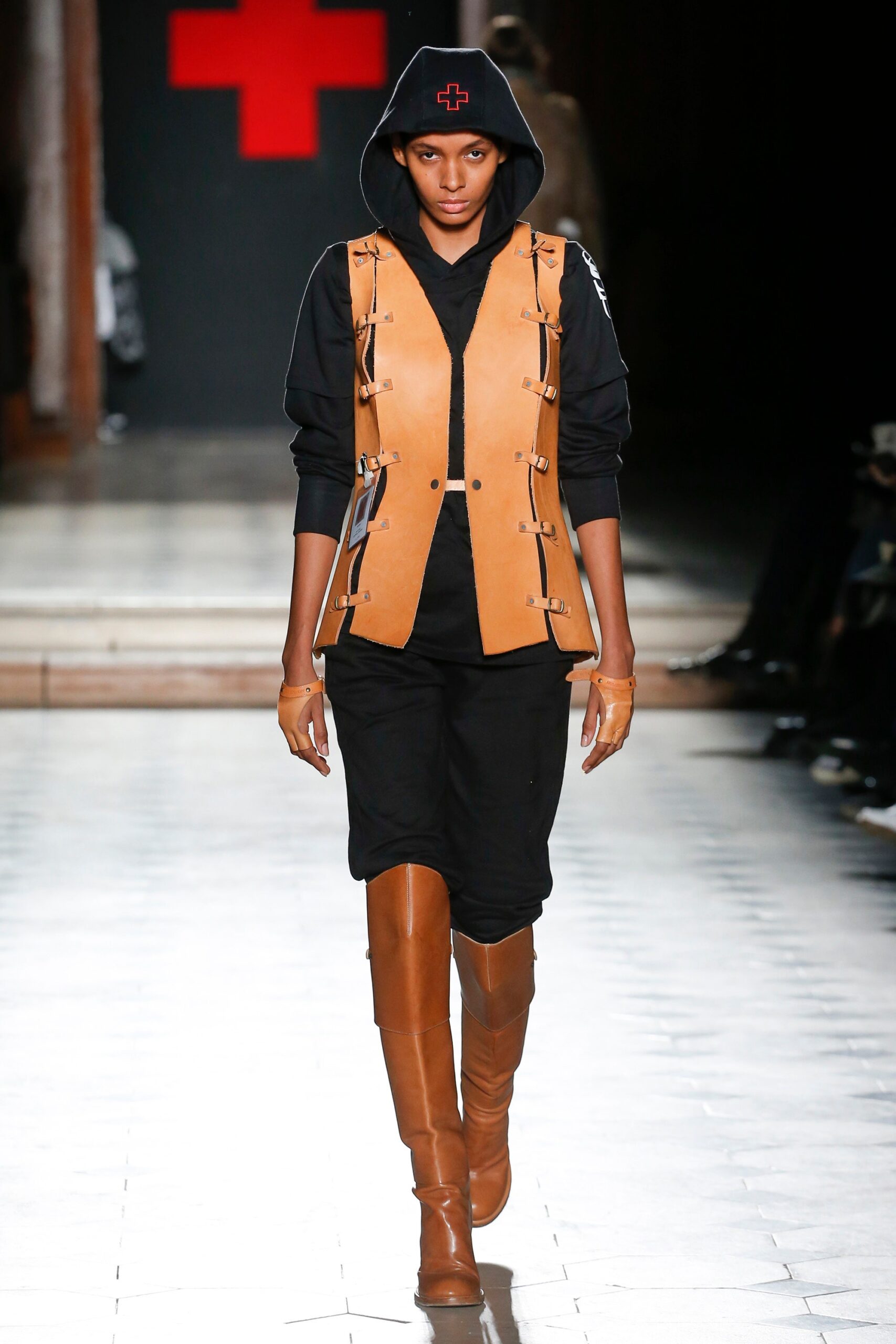 brown leather sleeveless fitted zippered vest