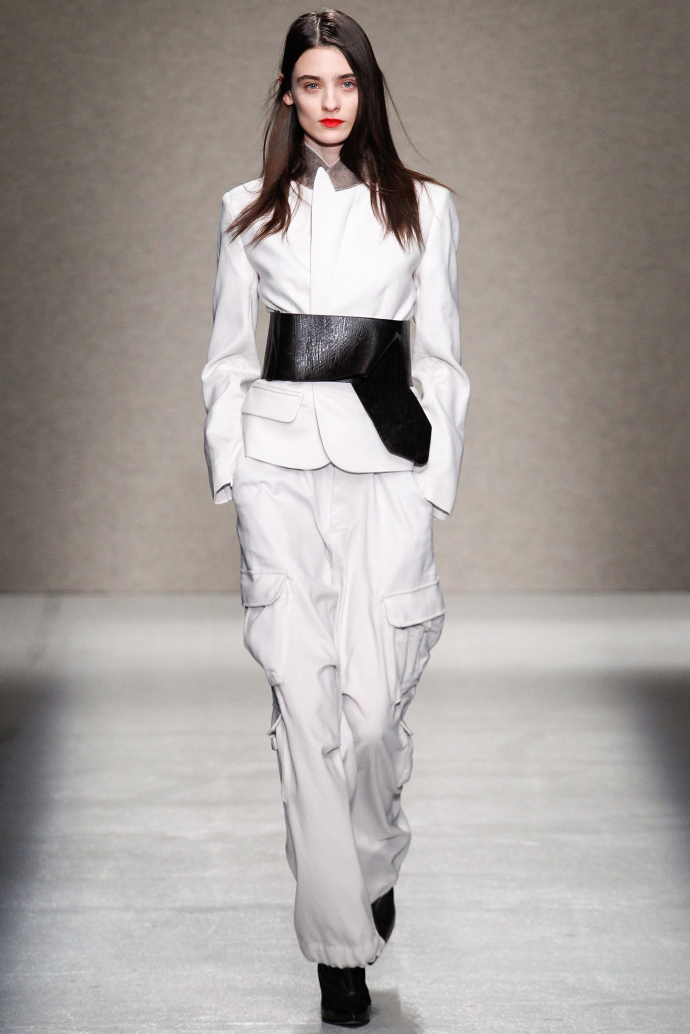 white cotton relaxed cargo pants