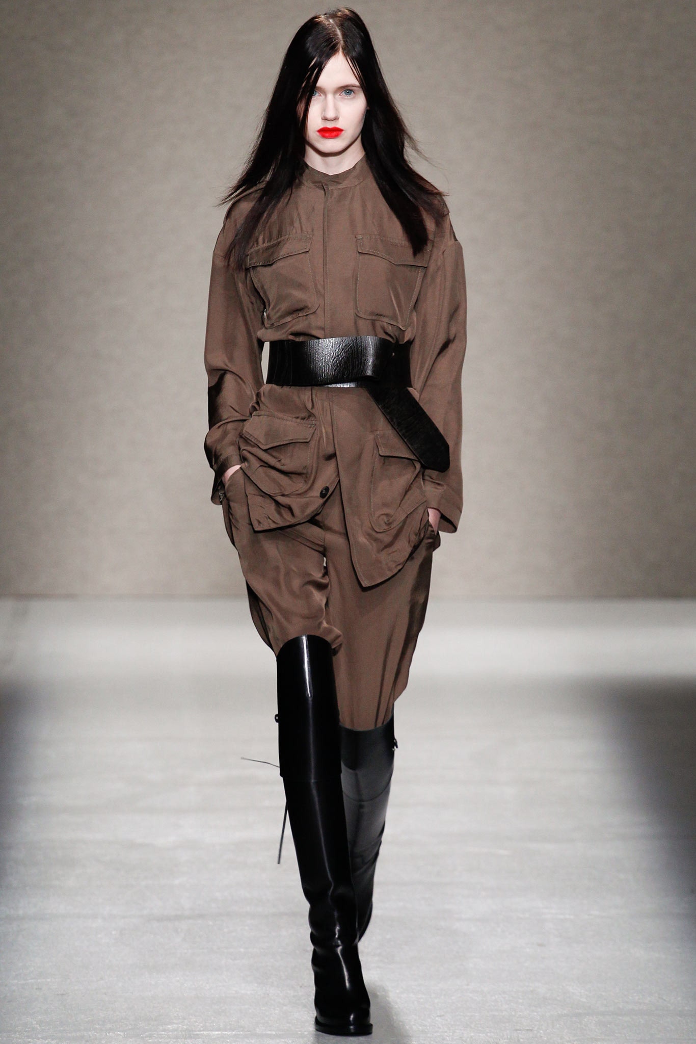 brown cotton long-sleeve collared relaxed buttoned pockets dress