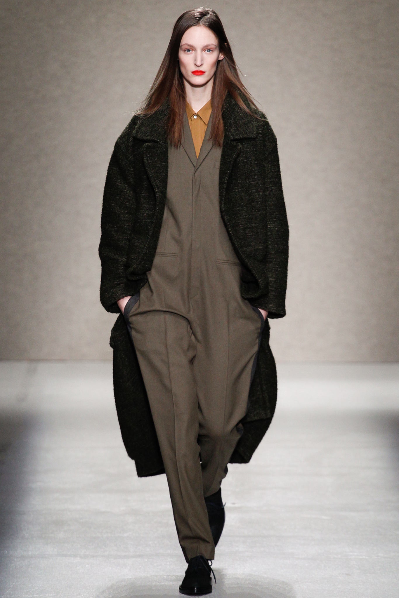 green wool long-sleeve collared relaxed layered coat