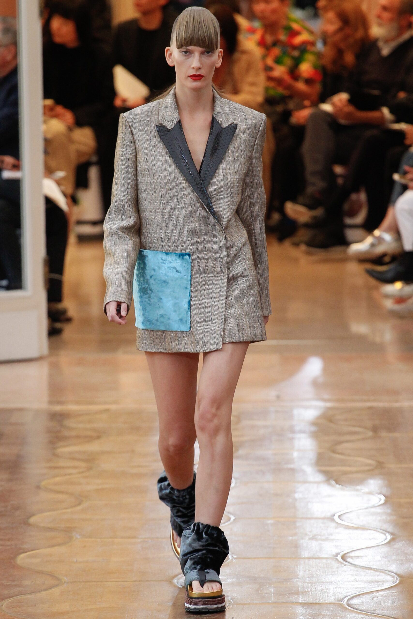 gray wool fitted straight-leg short shorts