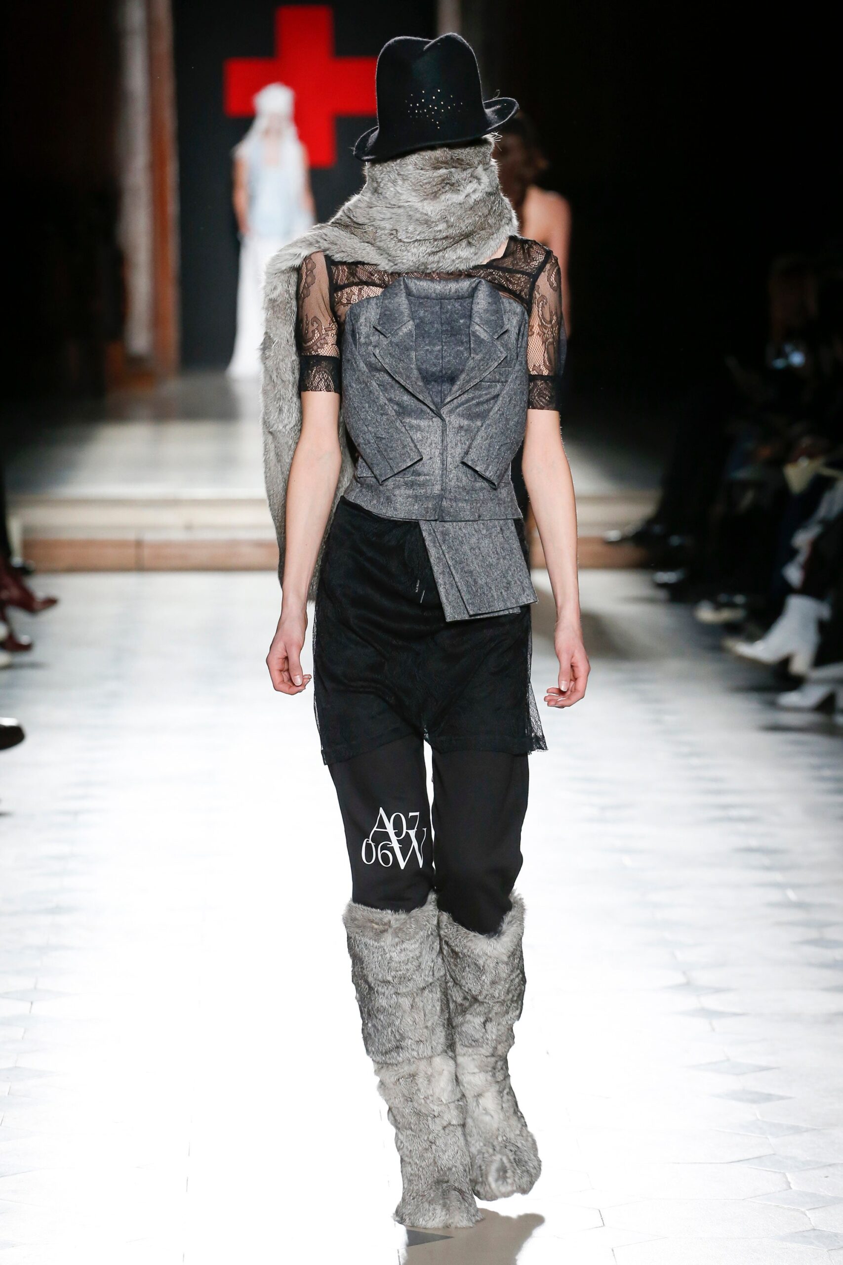 gray wool sleeveless collared fitted layered top