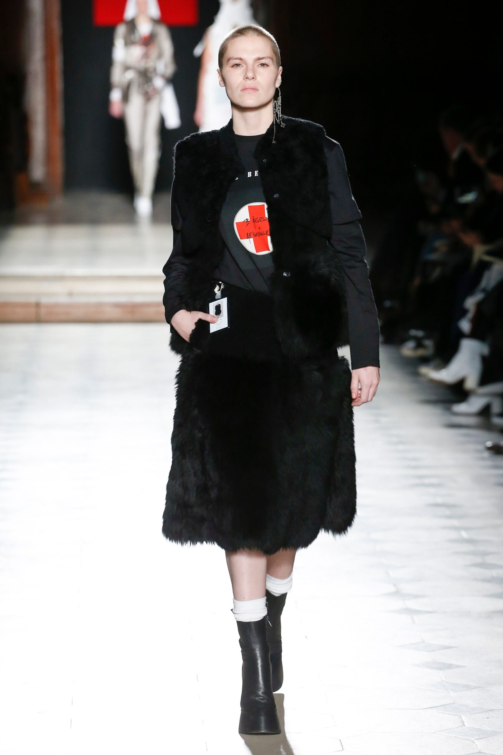black faux-fur sleeveless fitted layered midi coat