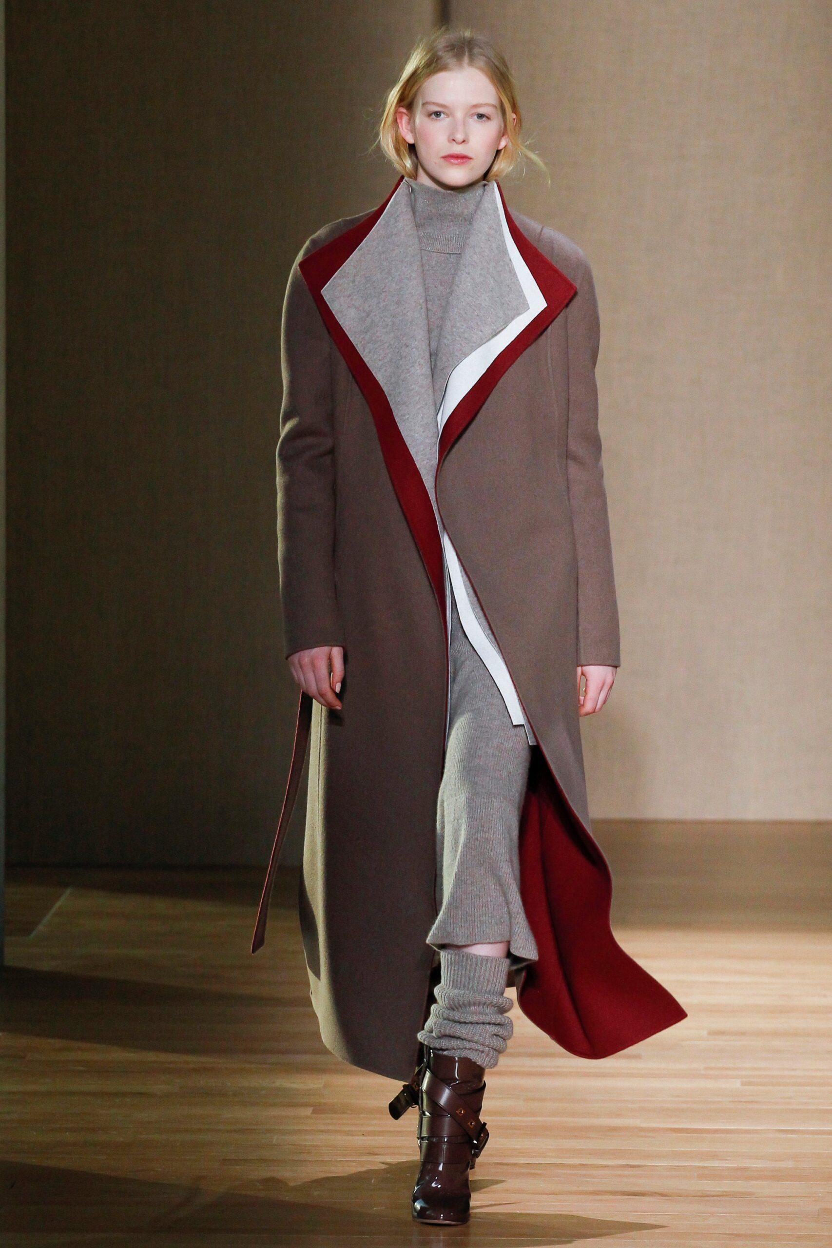 brown wool long-sleeve collared fitted coat