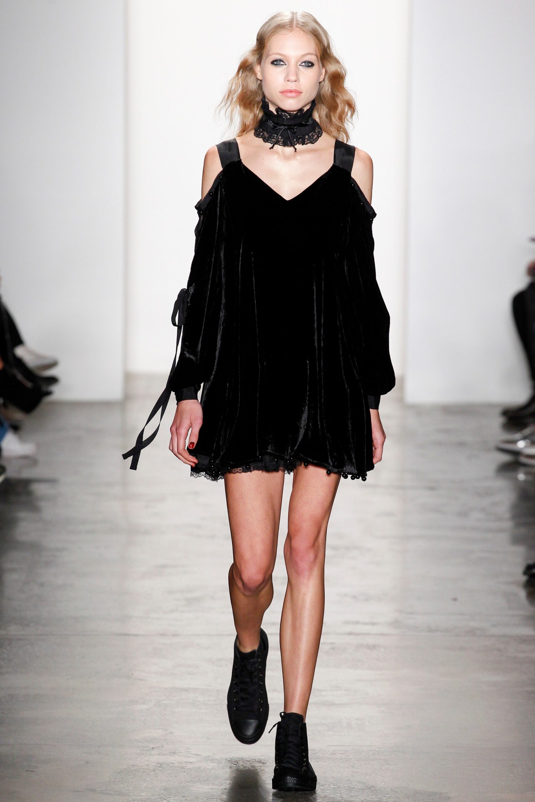 black velvet sleeveless dress