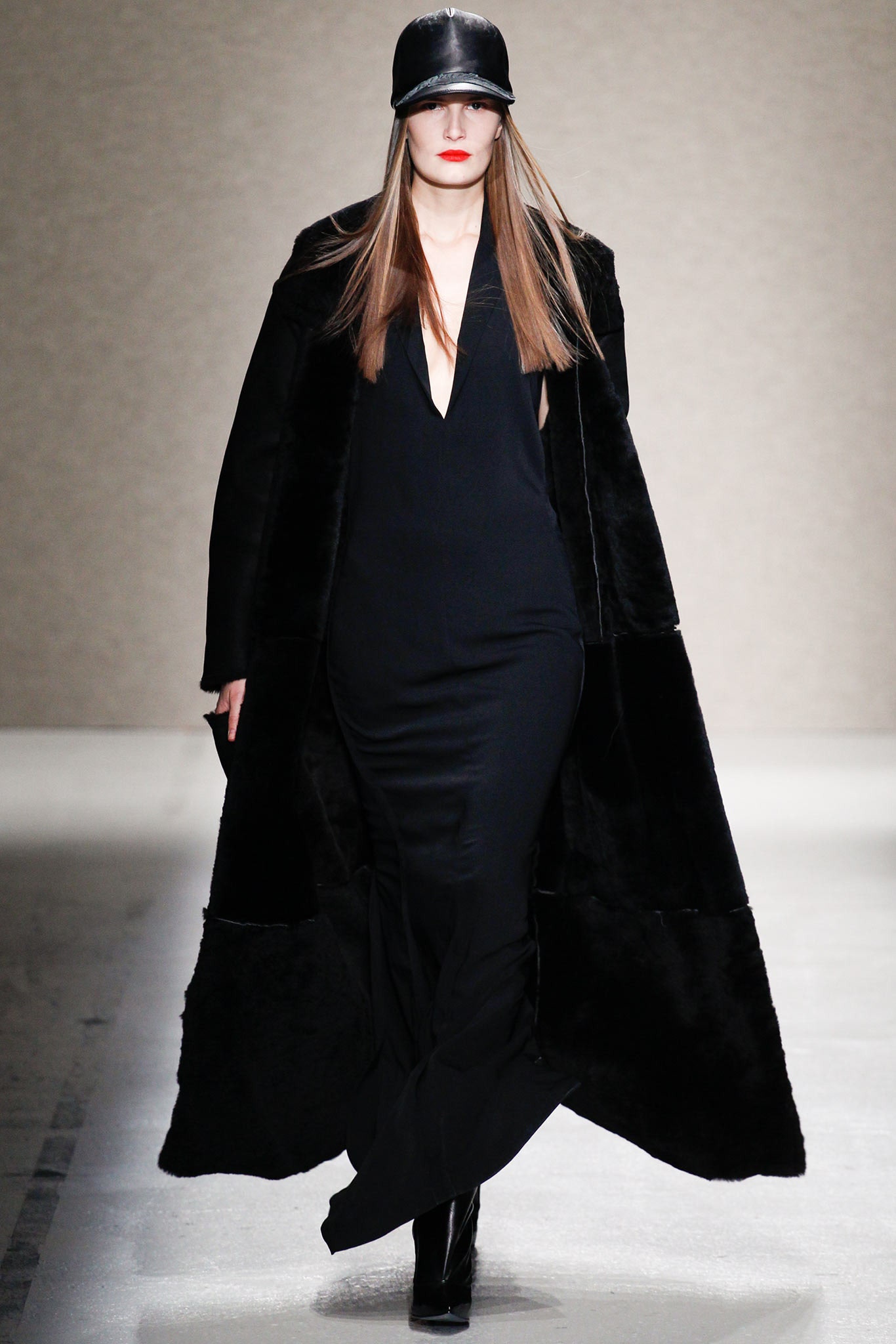 black faux-fur long-sleeve oversized layered coat