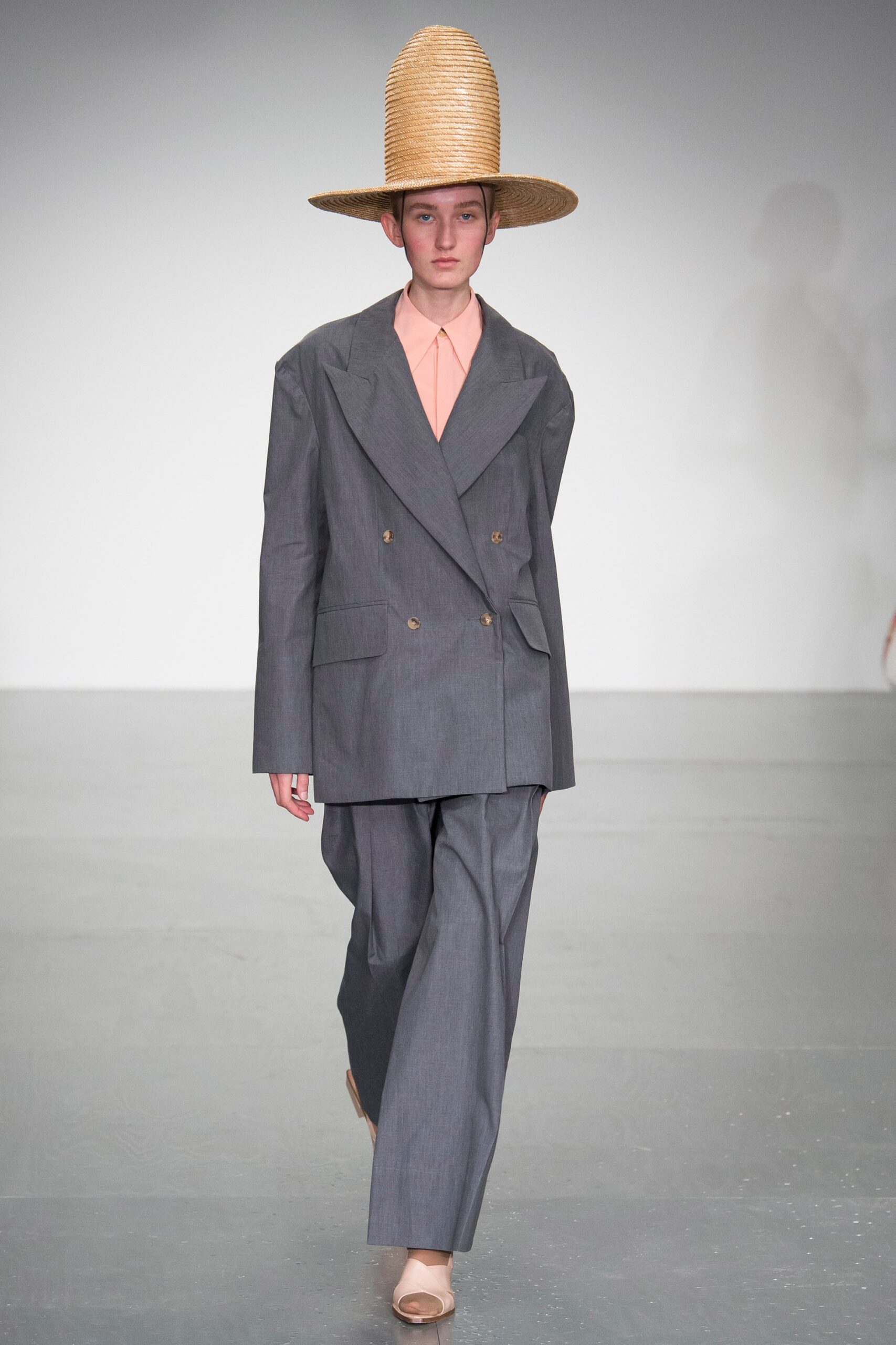 gray cotton long-sleeve collared oversized structured blazer
