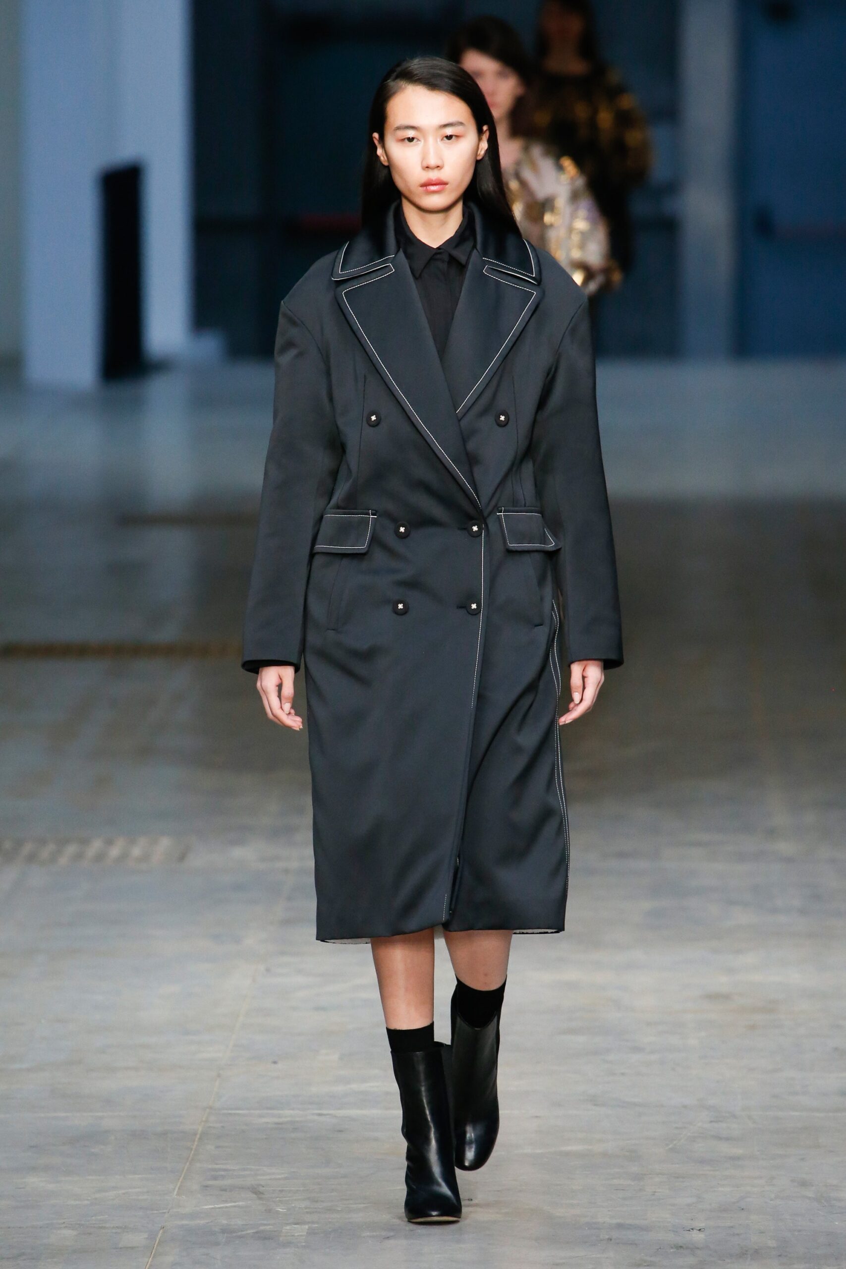 black fitted coat with leather shoes