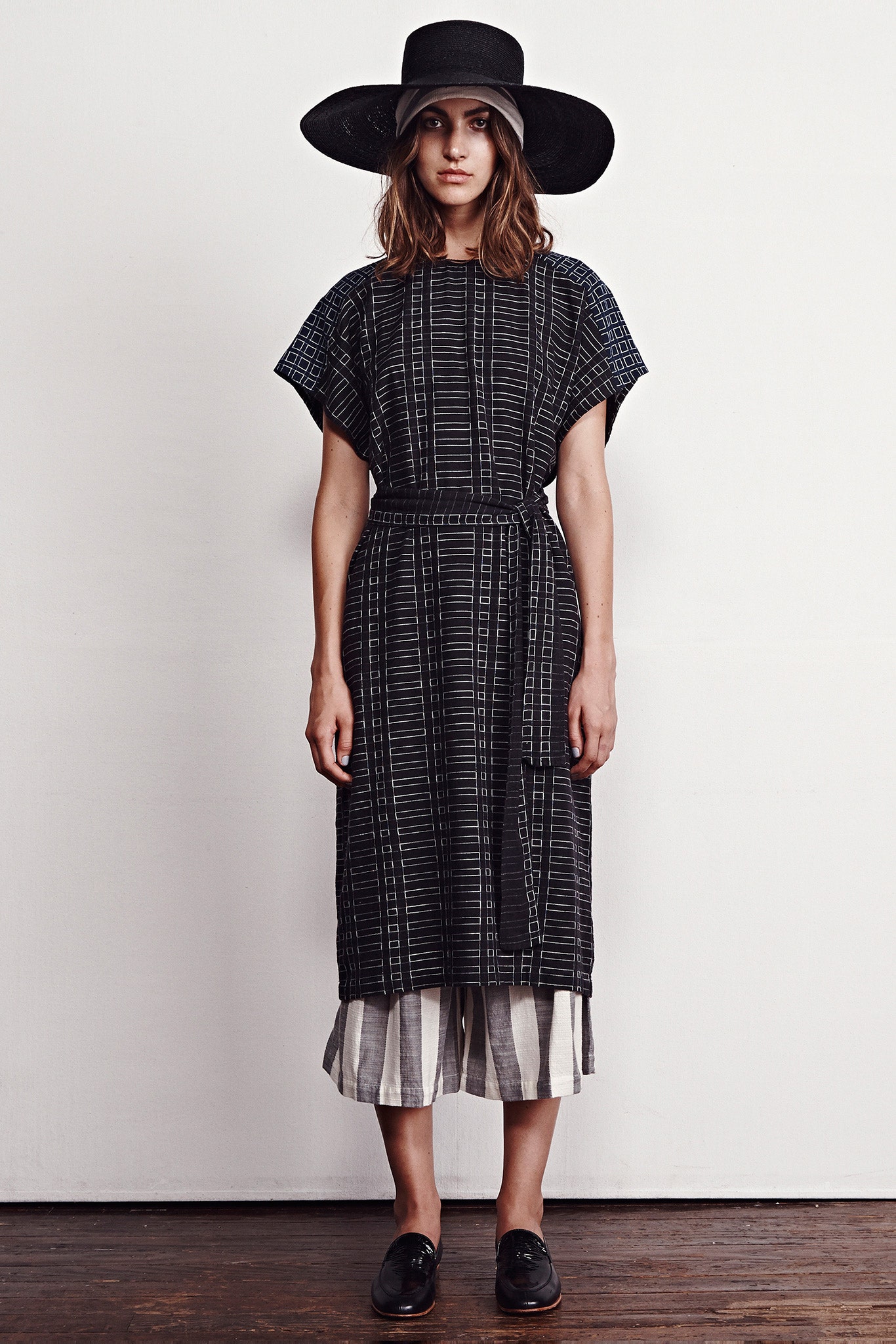 black printed midi dress with hat