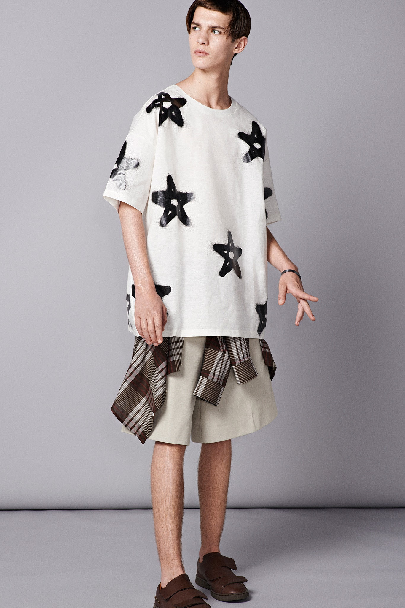 white cotton short-sleeve collared oversized printed t-shirt