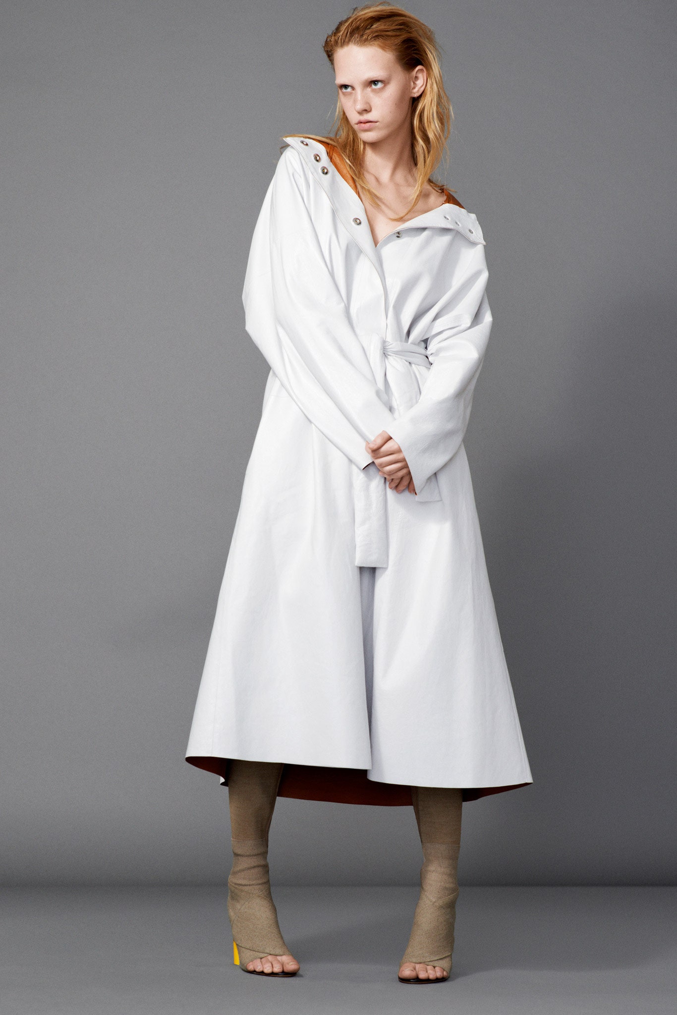 white relaxed coat with beige shoes