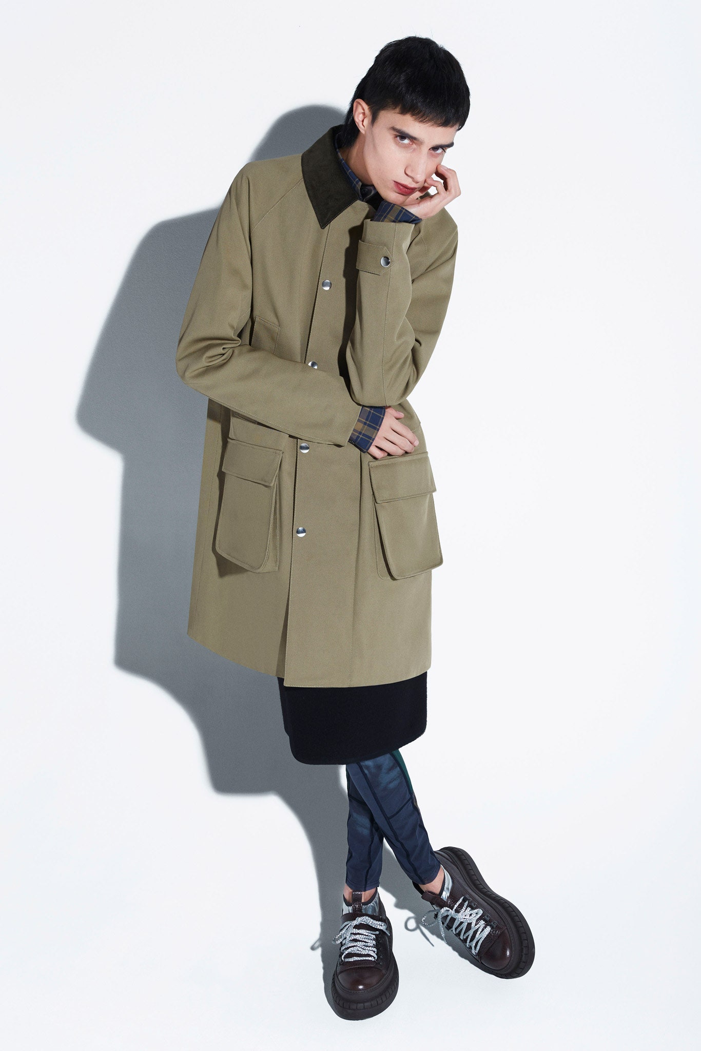 green cotton long-sleeve collared relaxed buttoned pockets coat