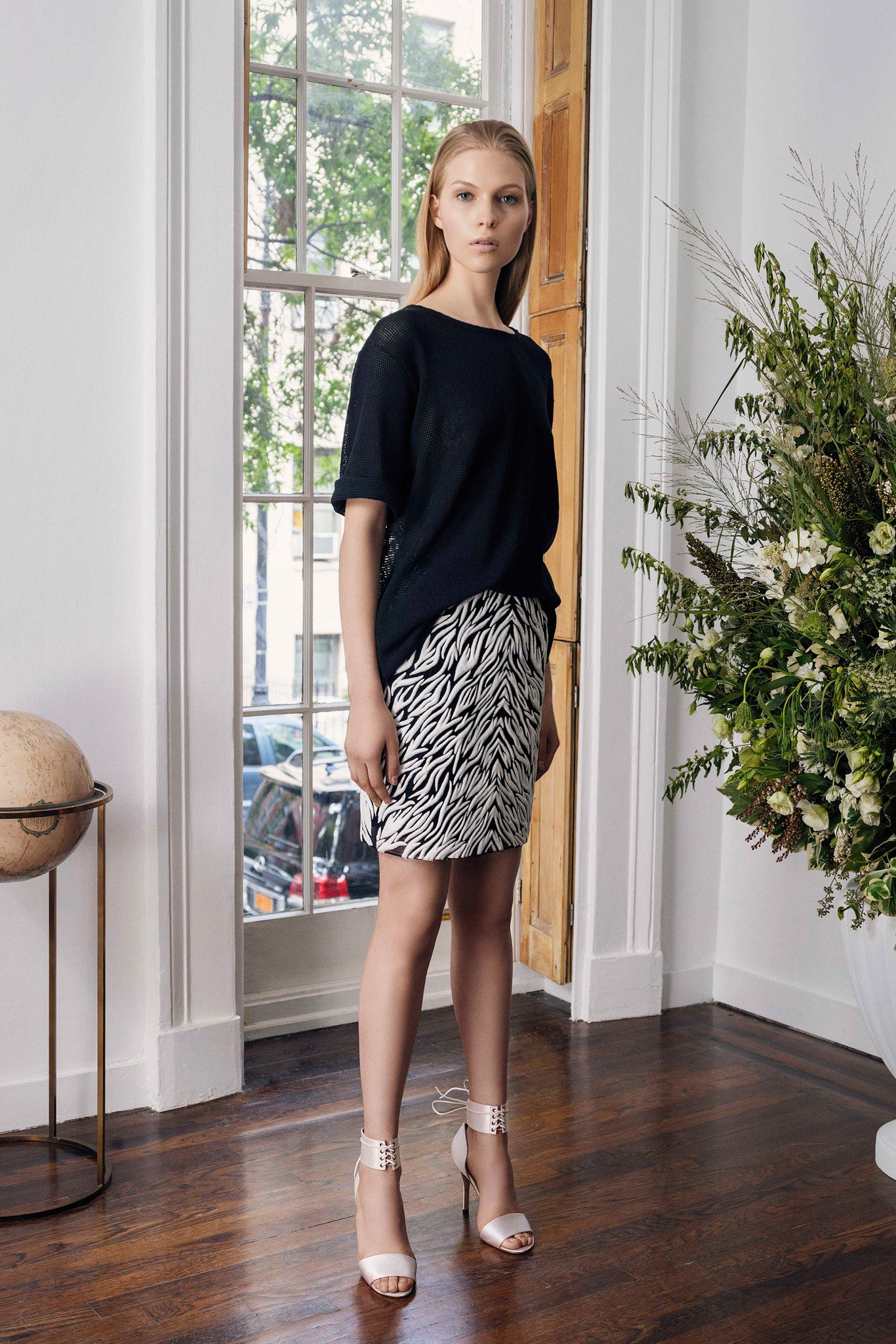 white cotton fitted printed mini skirt