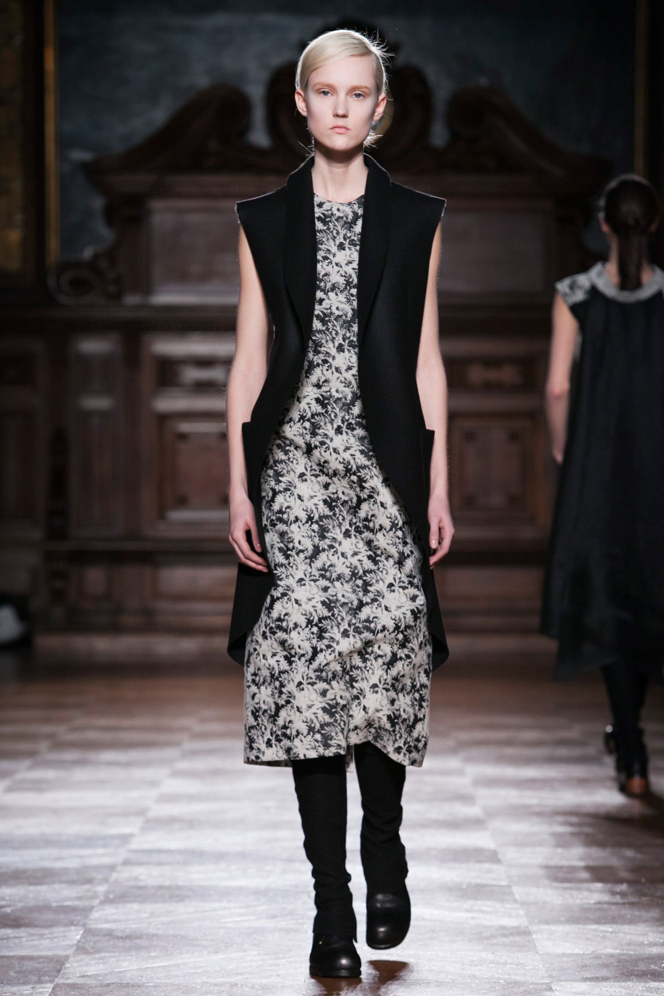 black wool long-sleeve collared structured layered coat