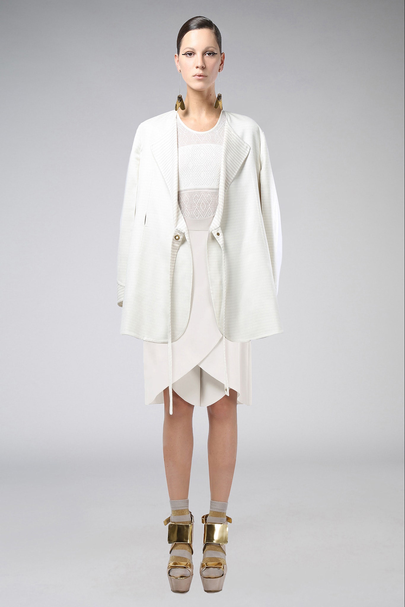 white cotton long-sleeve collared relaxed buttoned coat