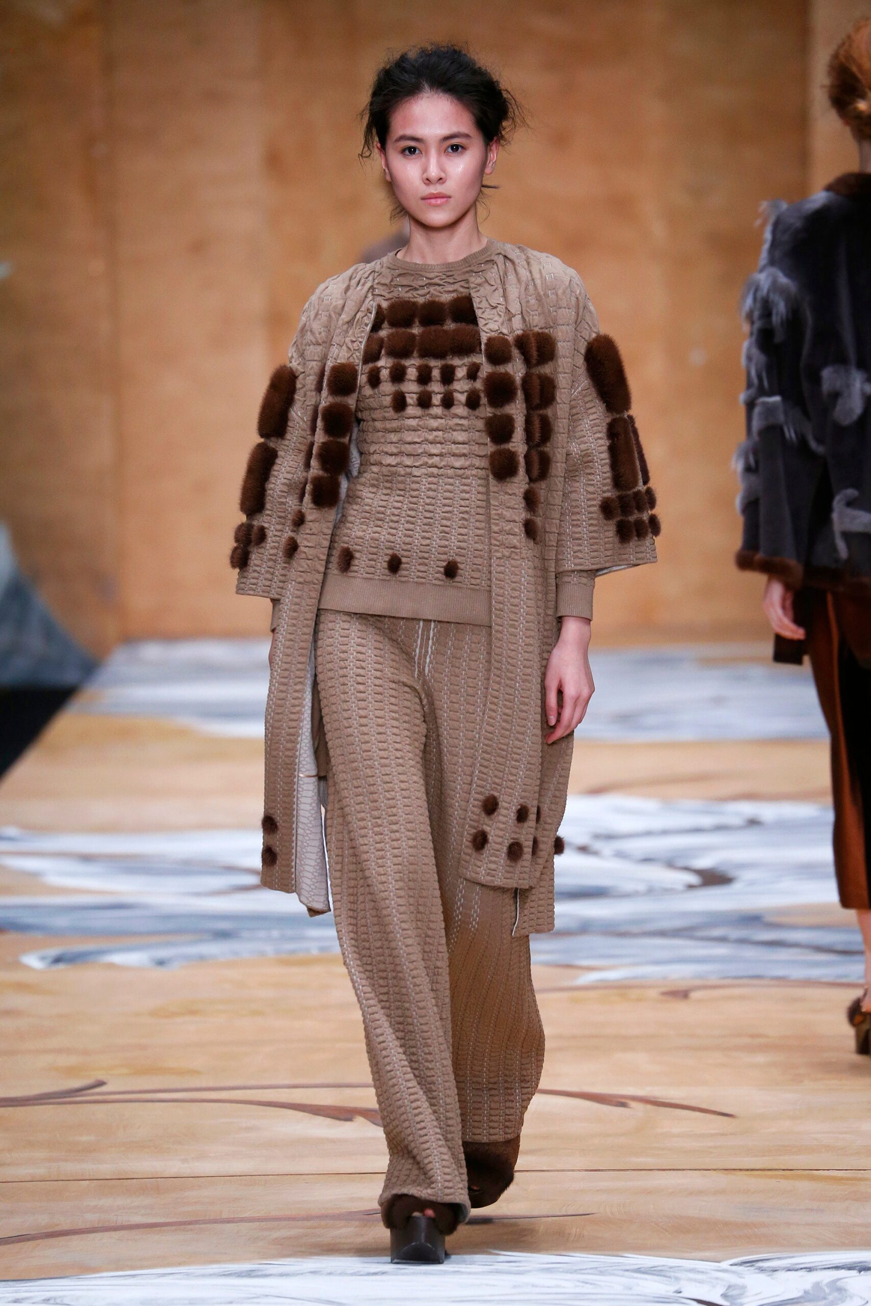 beige knit long-sleeve collared fitted textured top