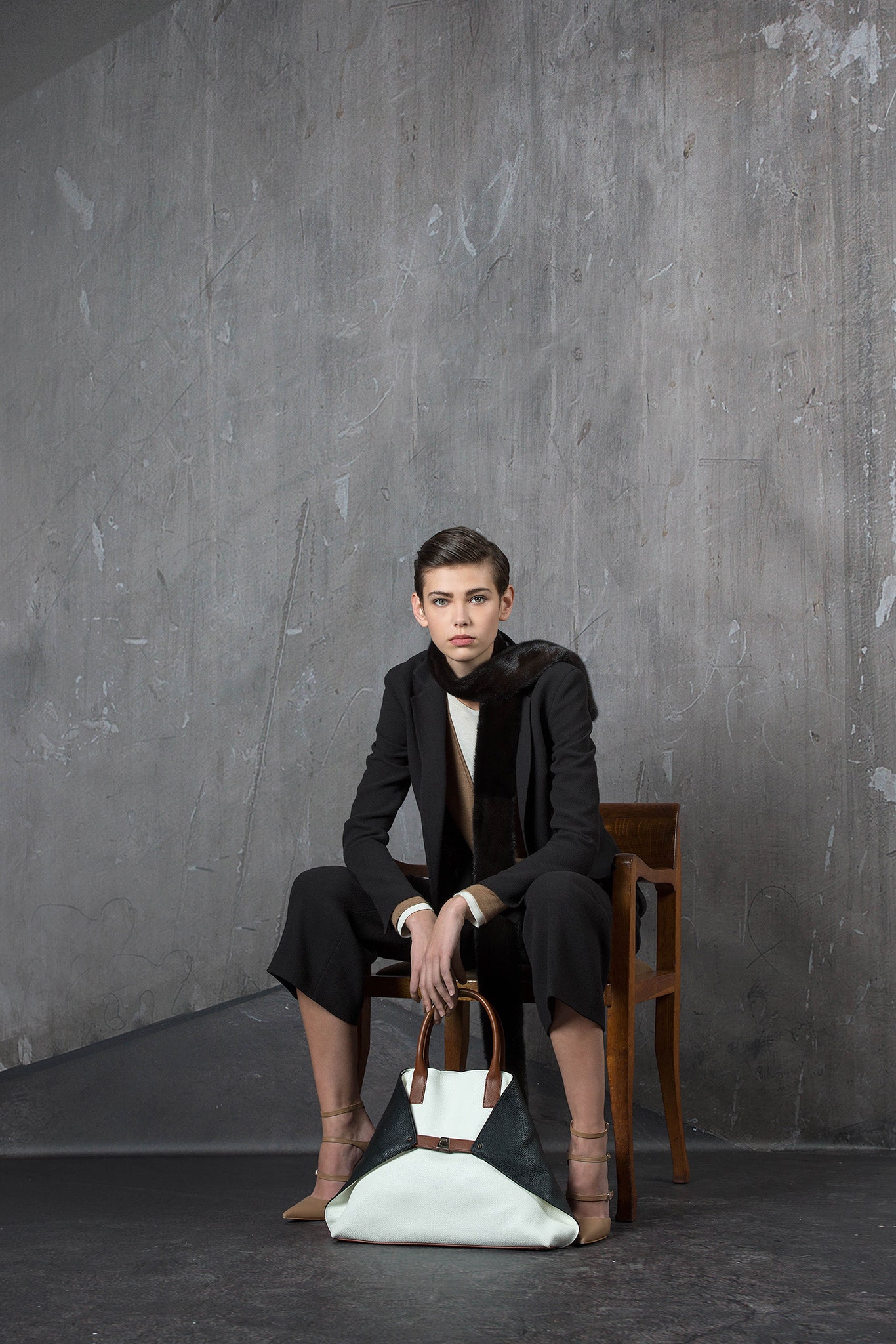 white leather color-blocked bag