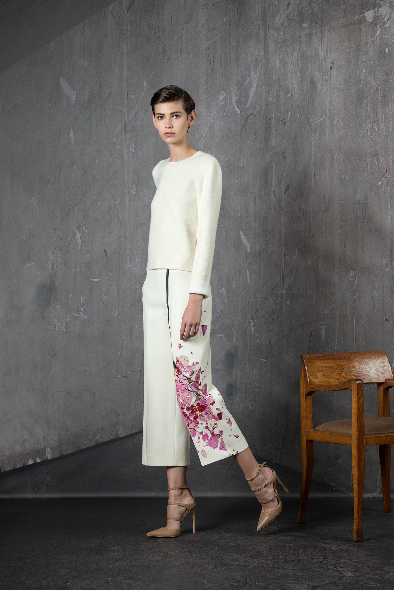 white cotton long-sleeve collared fitted layered top