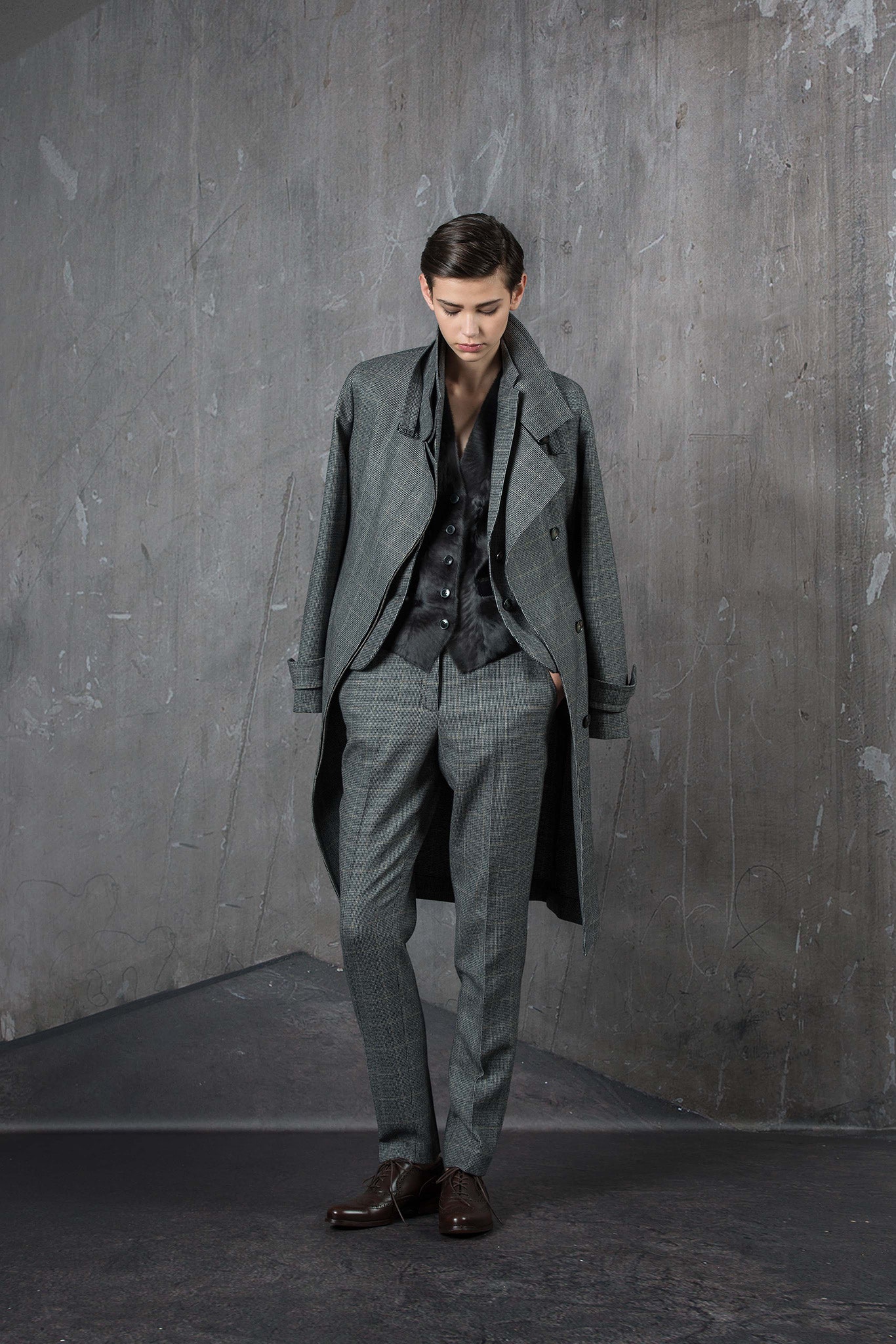 gray wool long-sleeve collared relaxed buttoned layered coat