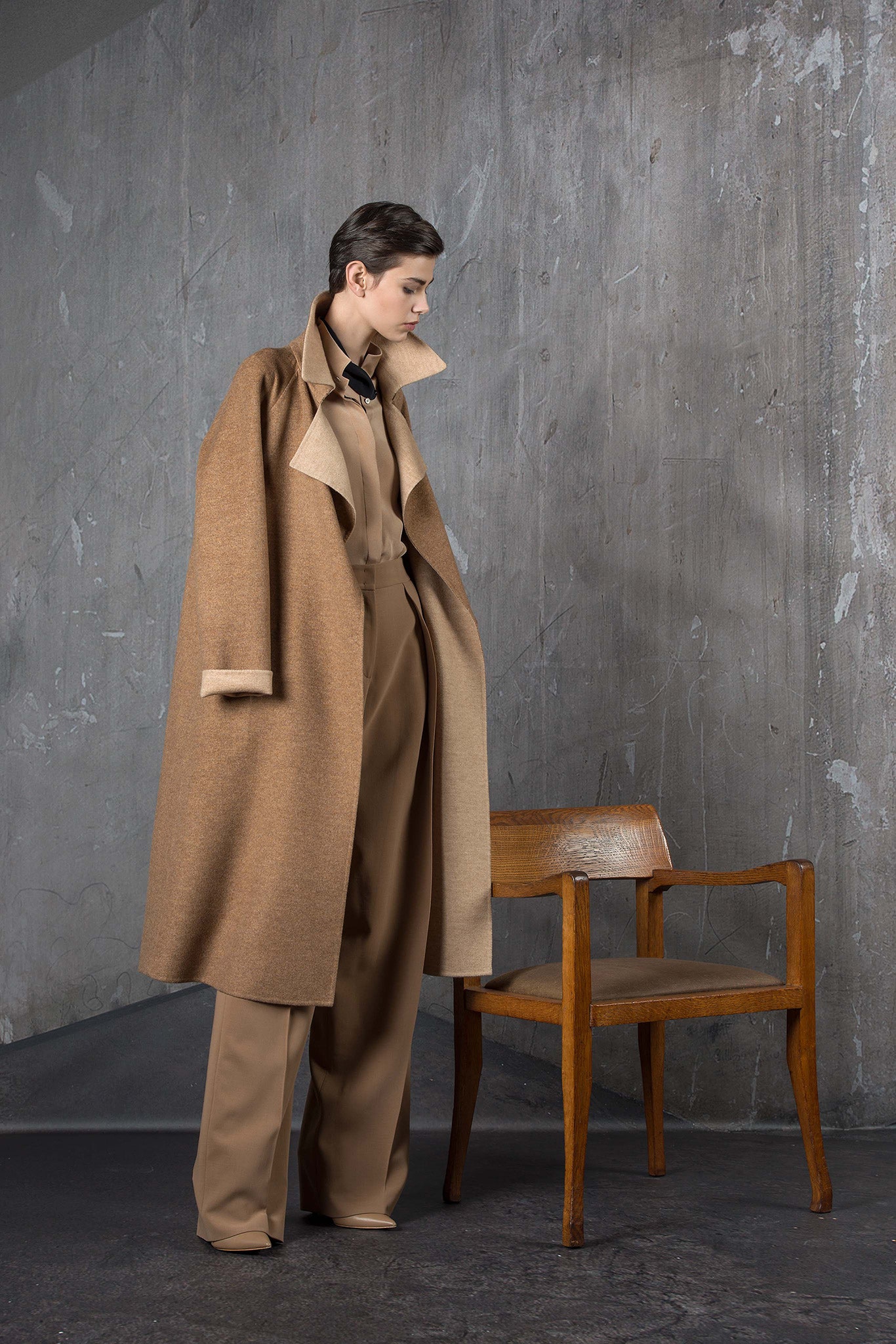 brown wool long-sleeve collared relaxed layered coat