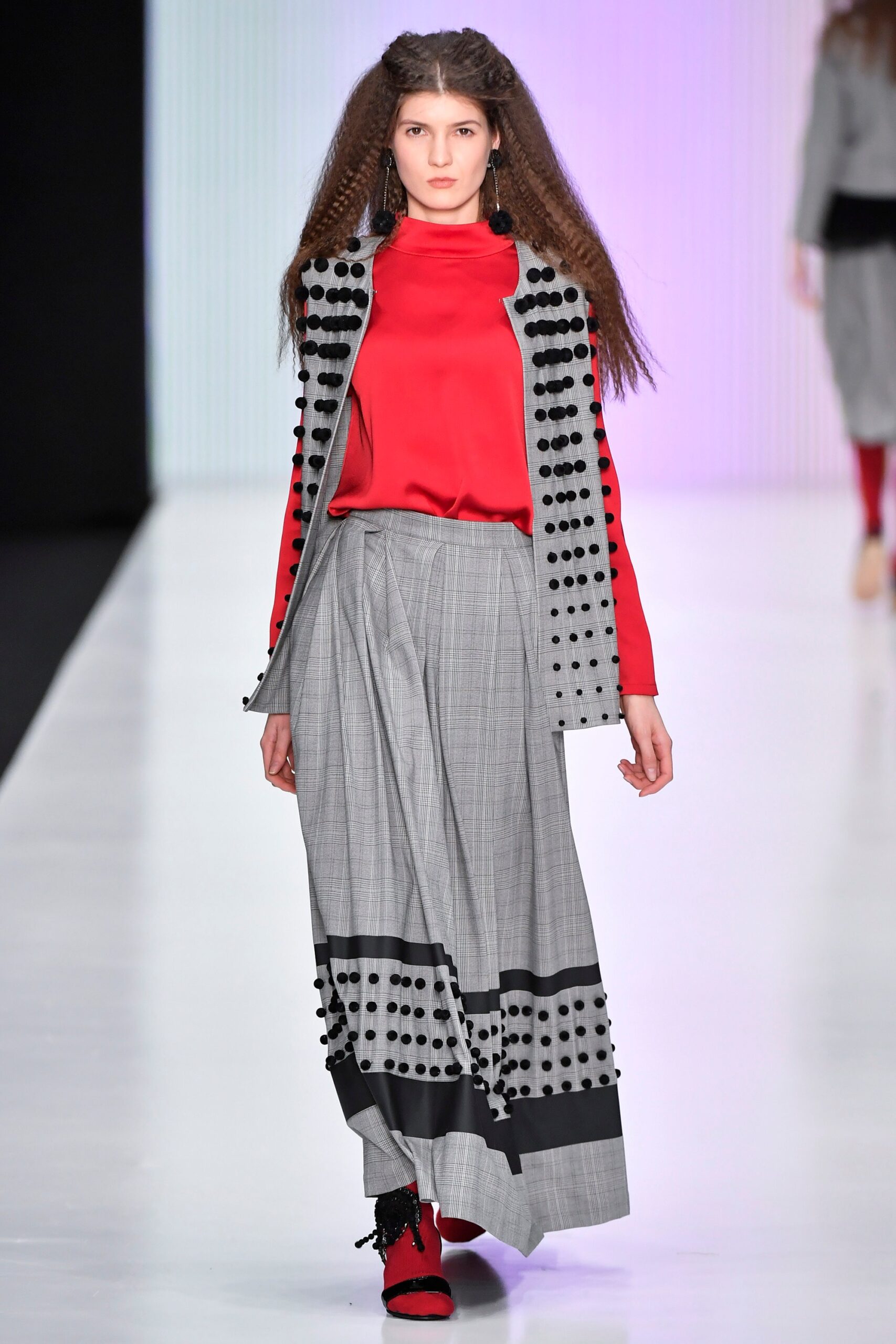 gray sleeveless relaxed layered vest