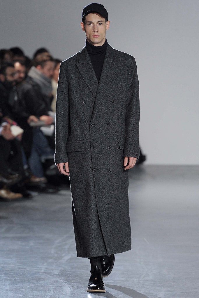 gray wool long-sleeve collared oversized straight-leg maxi coat
