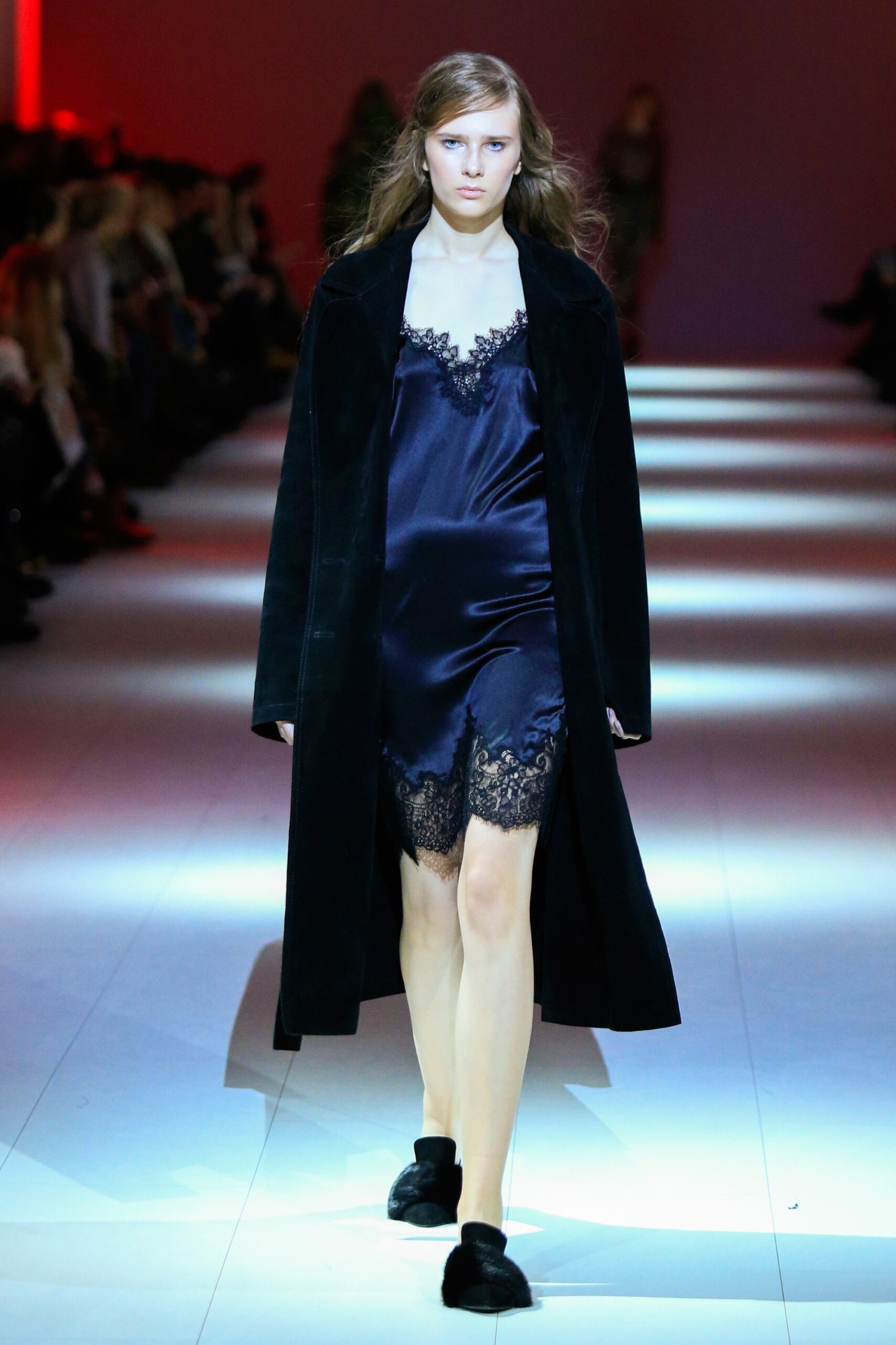 black velvet long-sleeve relaxed buttoned coat