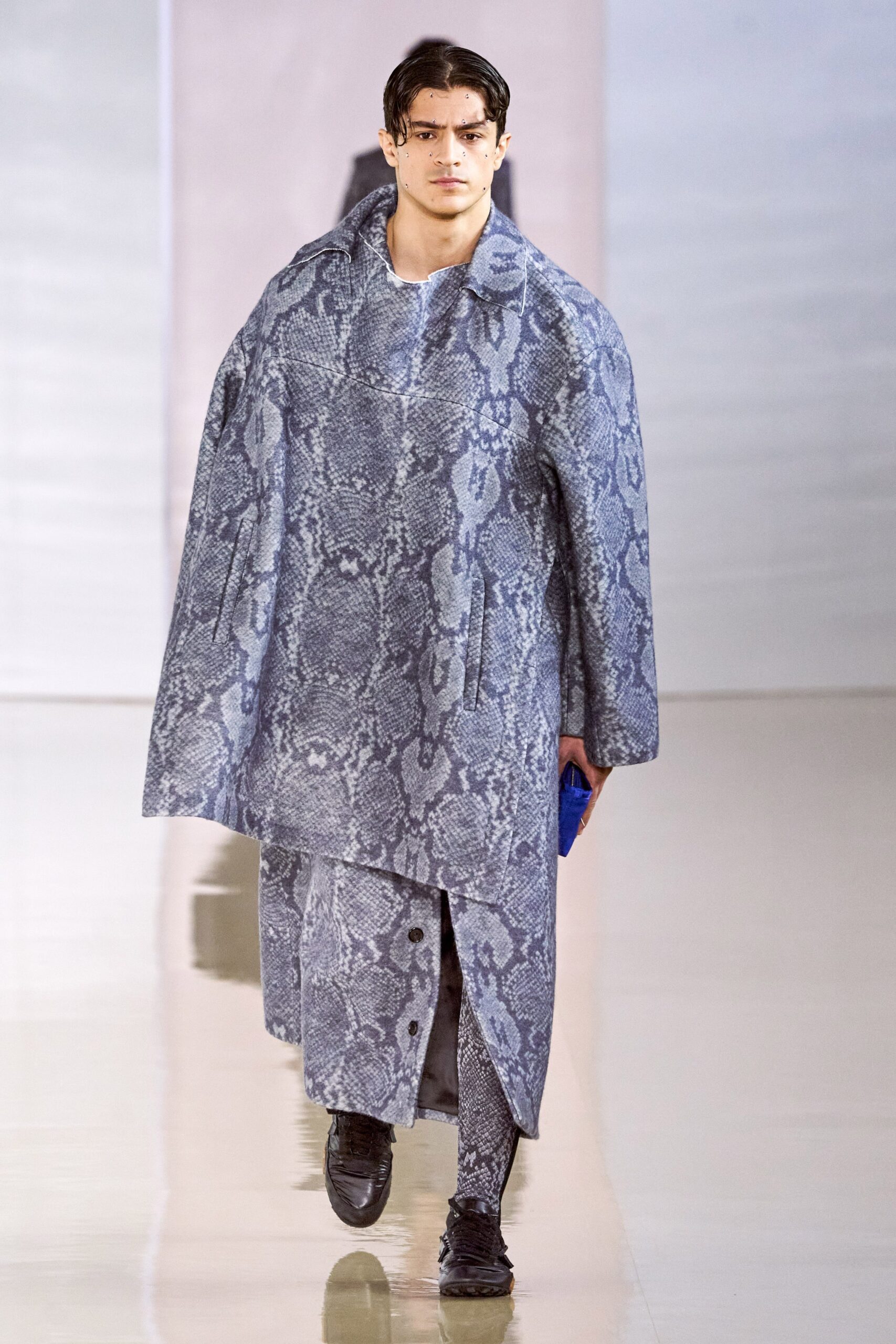 blue cotton long-sleeve collared relaxed printed coat
