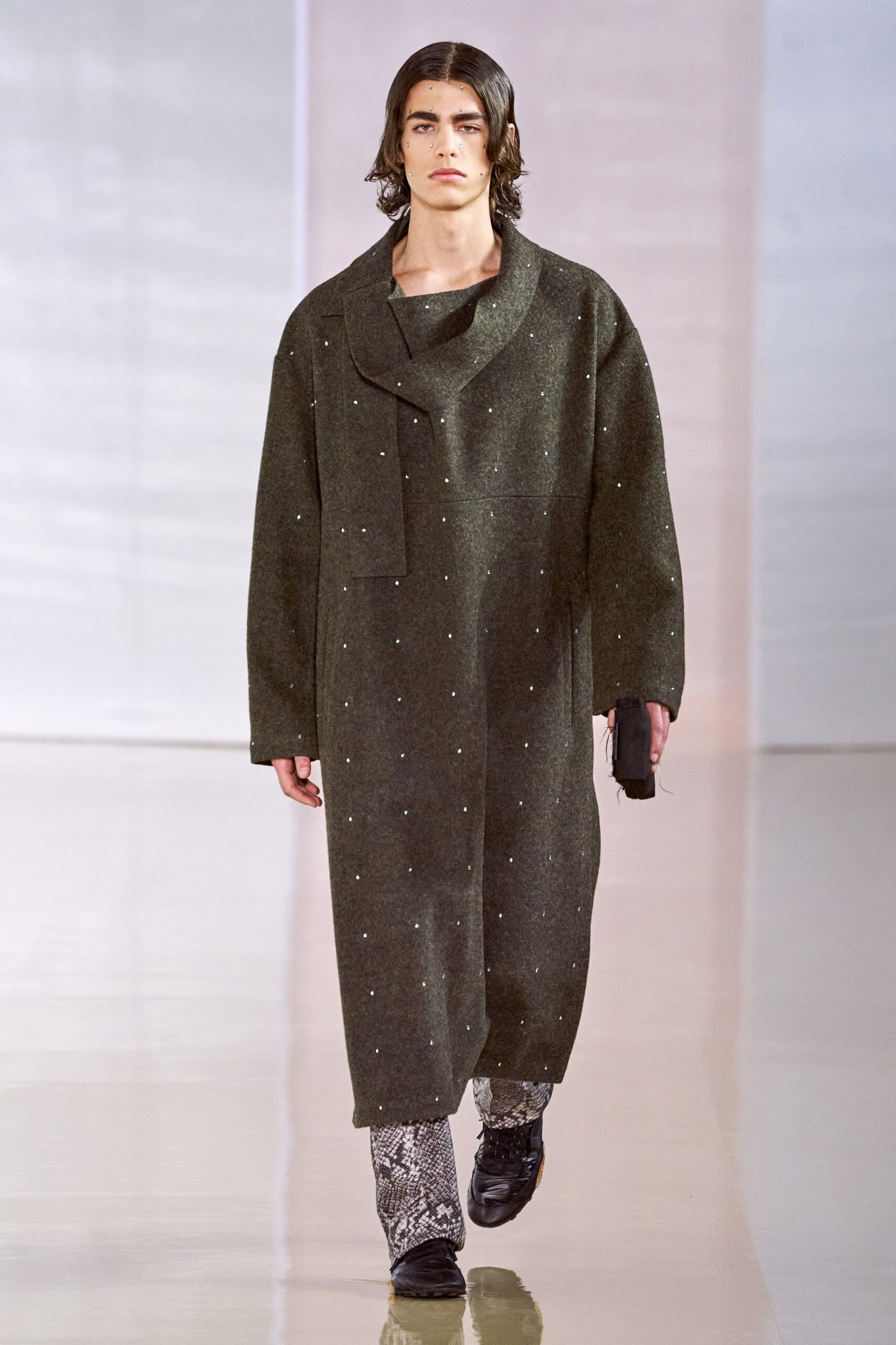 gray wool long-sleeve collared relaxed draped buttoned coat