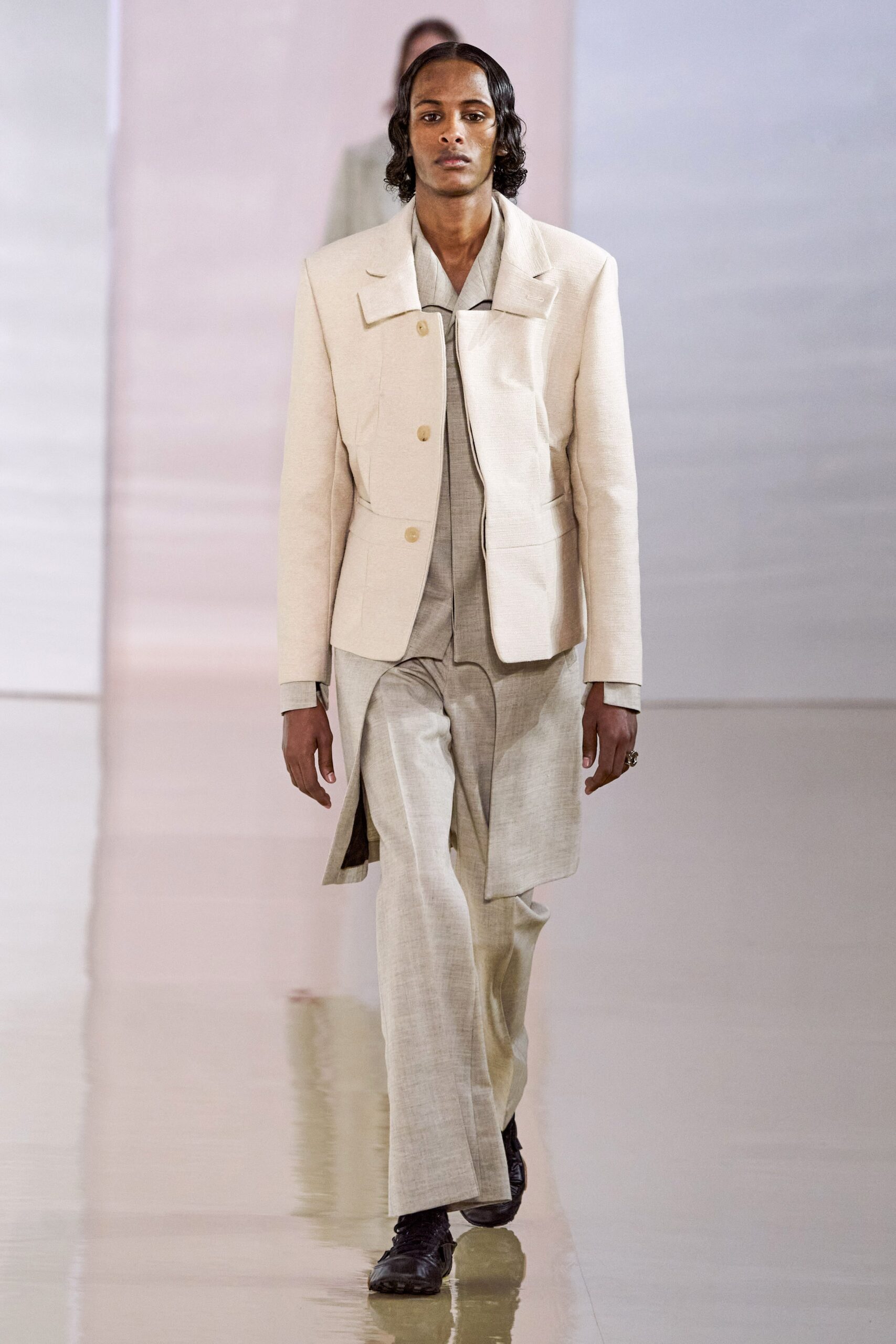 gray linen long-sleeve collared relaxed shirt
