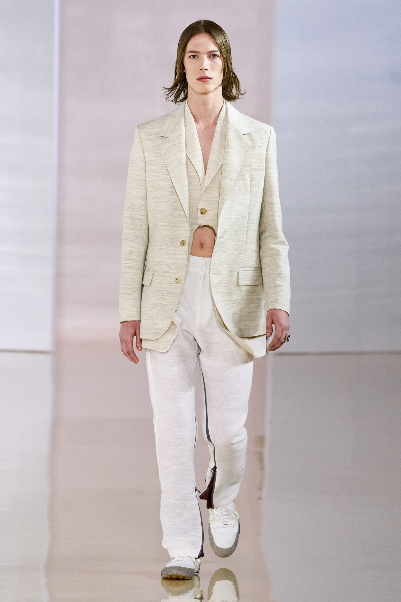 white linen sleeveless v-neck fitted buttoned vest