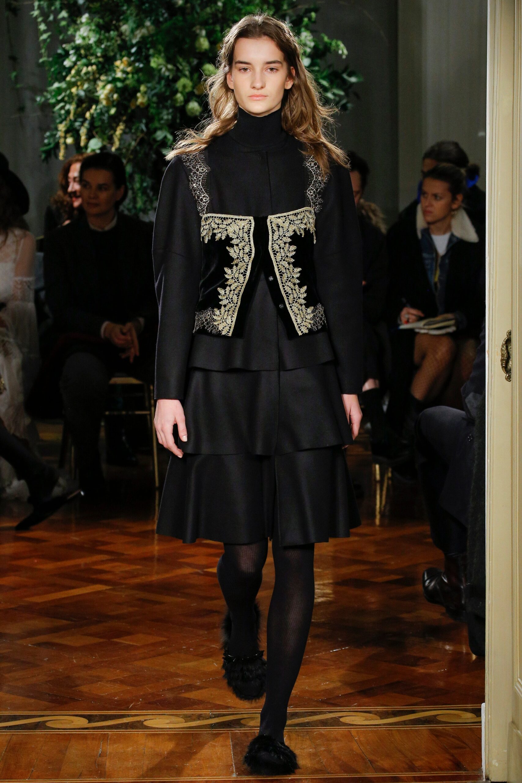 black wool long-sleeve collared fitted embroidered jacket