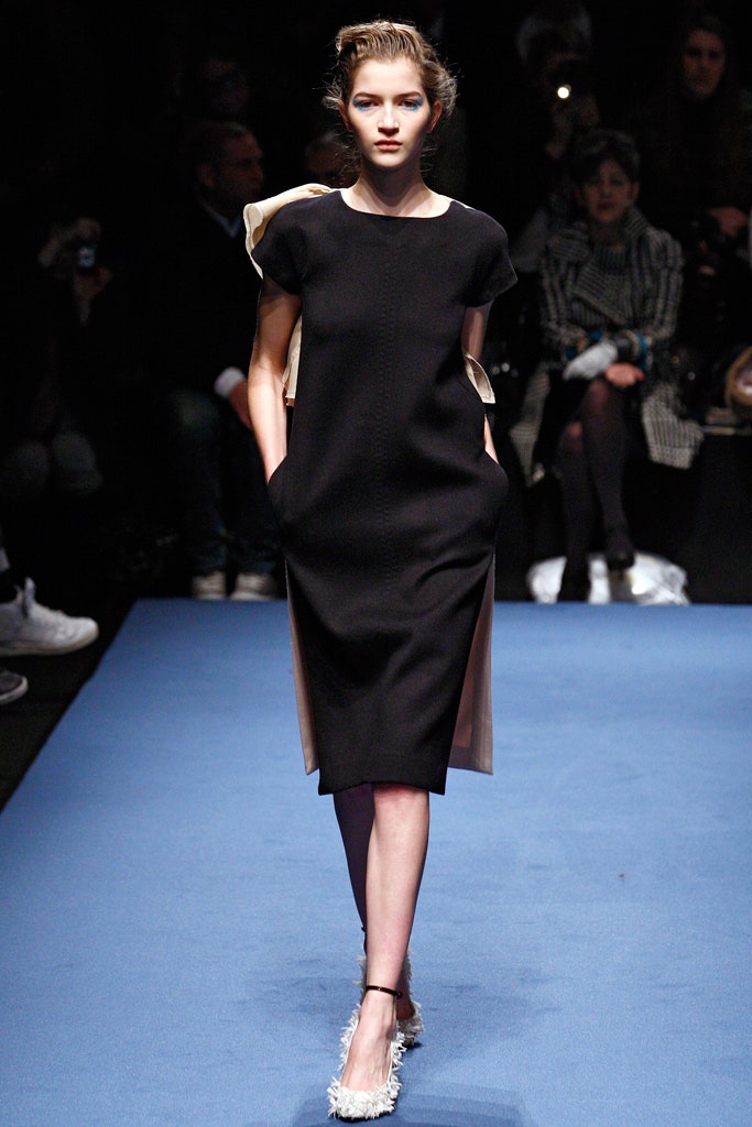 fitted black wool midi dress