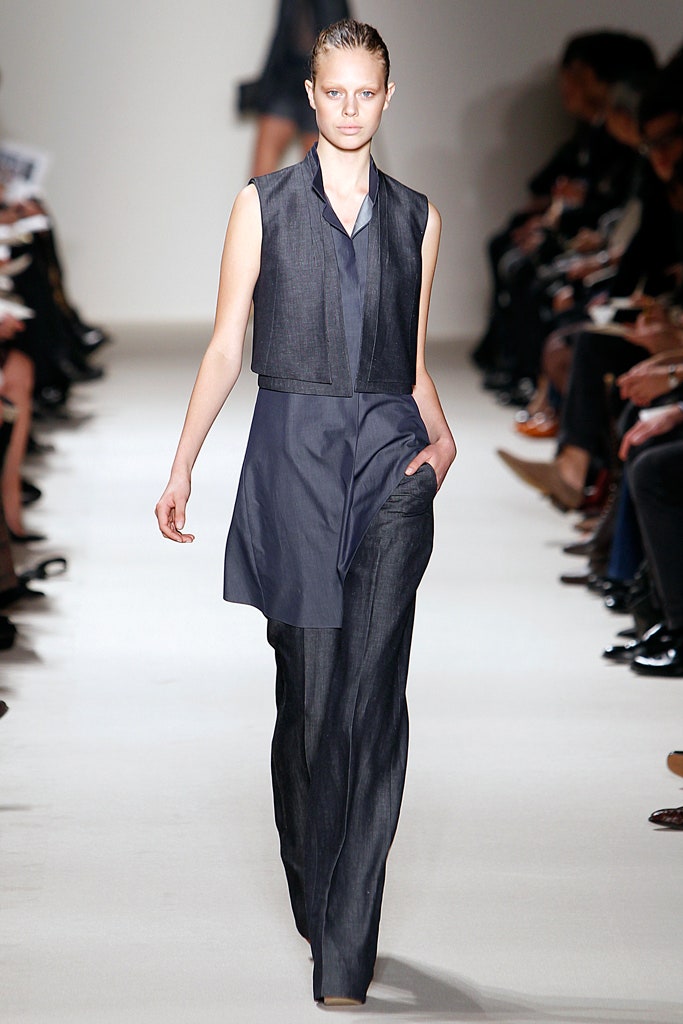 blue fitted sleeveless top and tailored pants