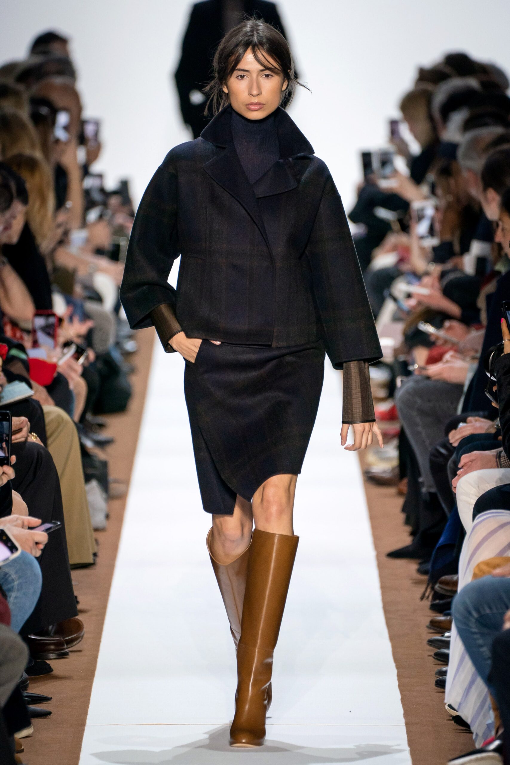black wool long-sleeve collared structured zippered jacket