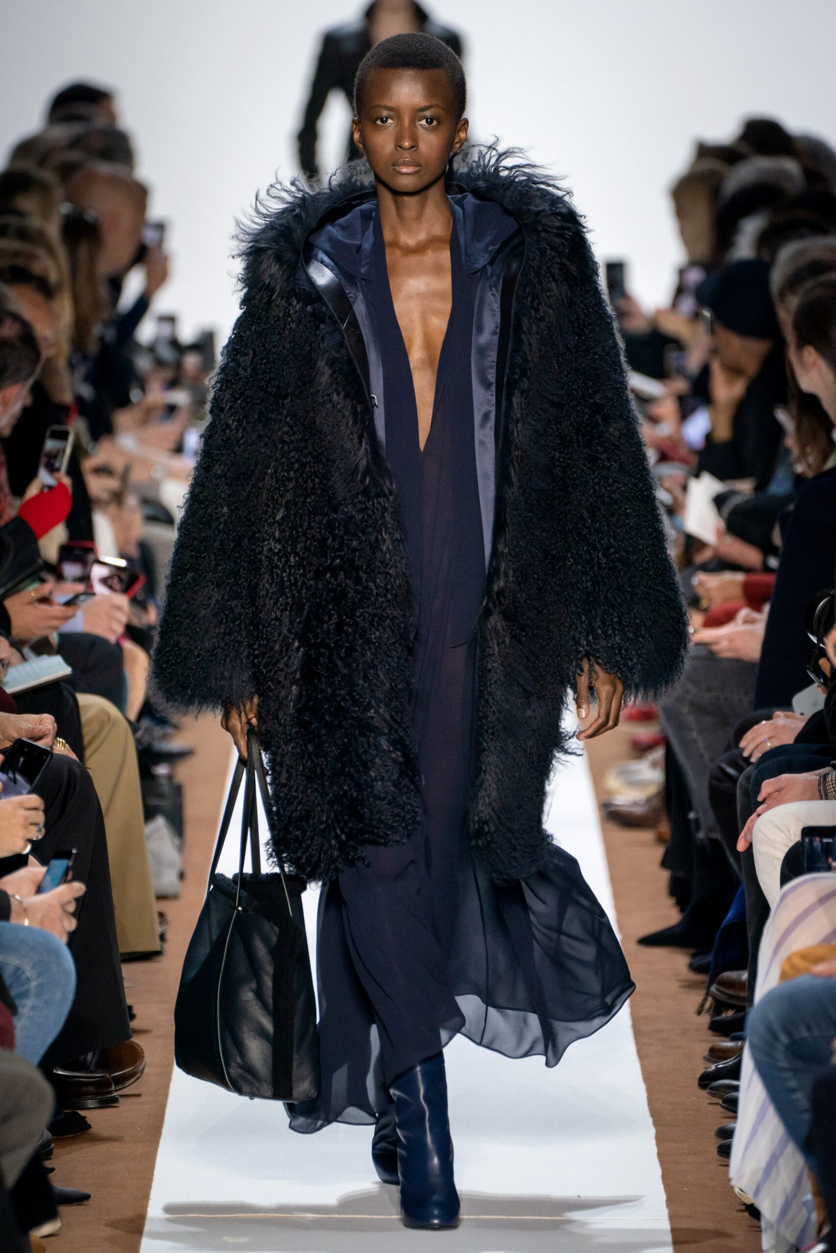 black fur long-sleeve collared relaxed draped coat