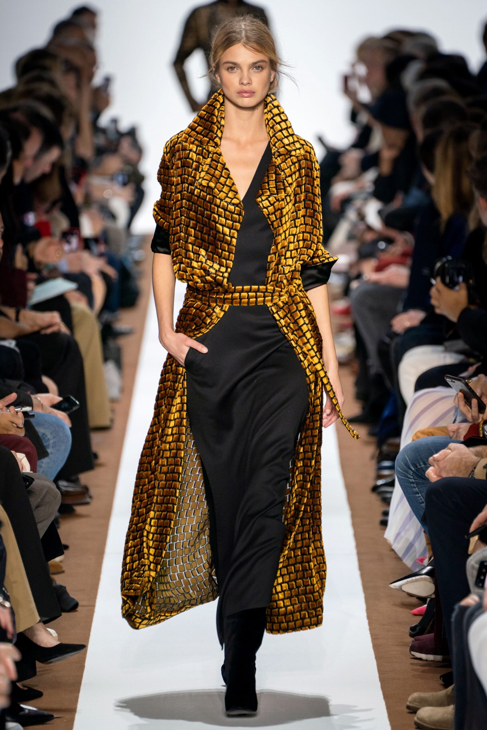 gold silk long-sleeve collared relaxed printed coat