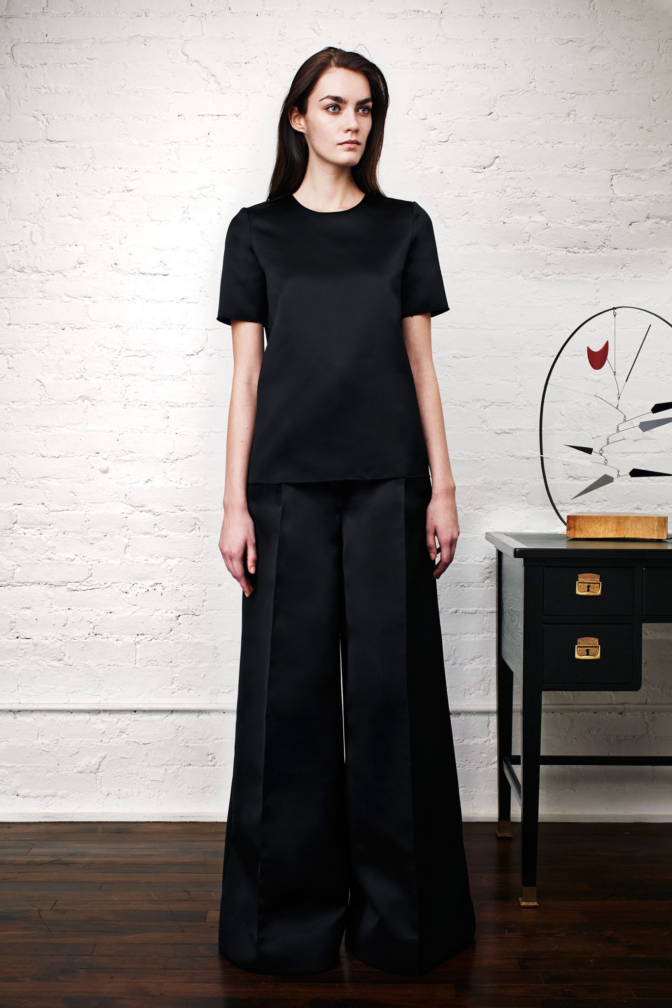 black silk short-sleeve collared fitted shiny top