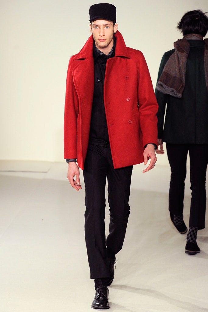 red wool long-sleeve collared fitted coat