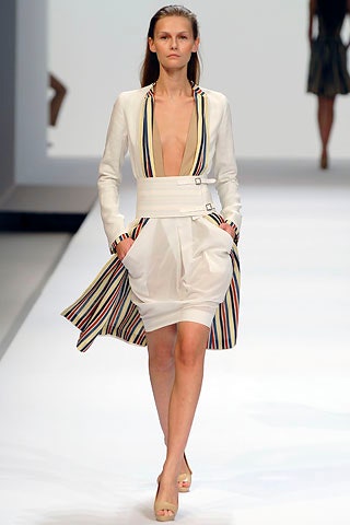 white fitted sleeveless dress