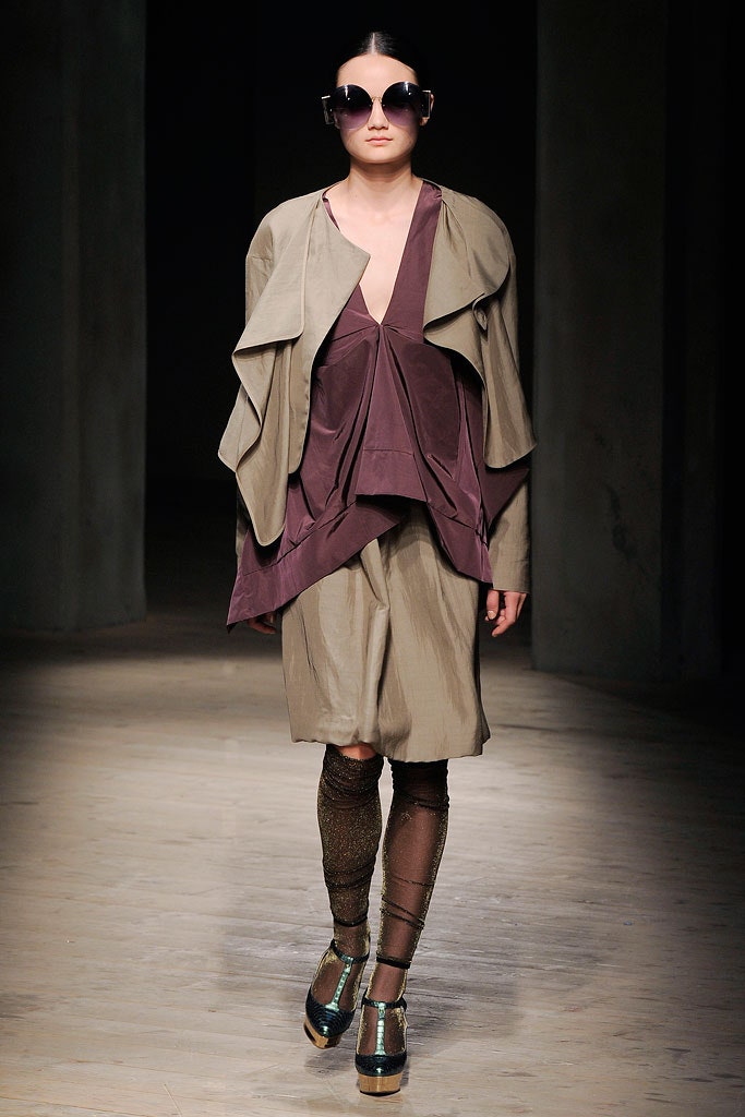 beige cotton long-sleeve collared relaxed draped jacket