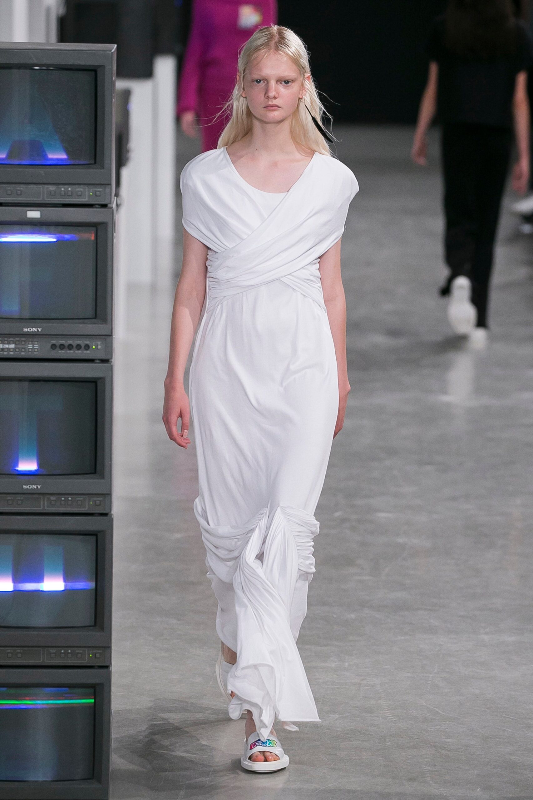white fitted sleeveless dress