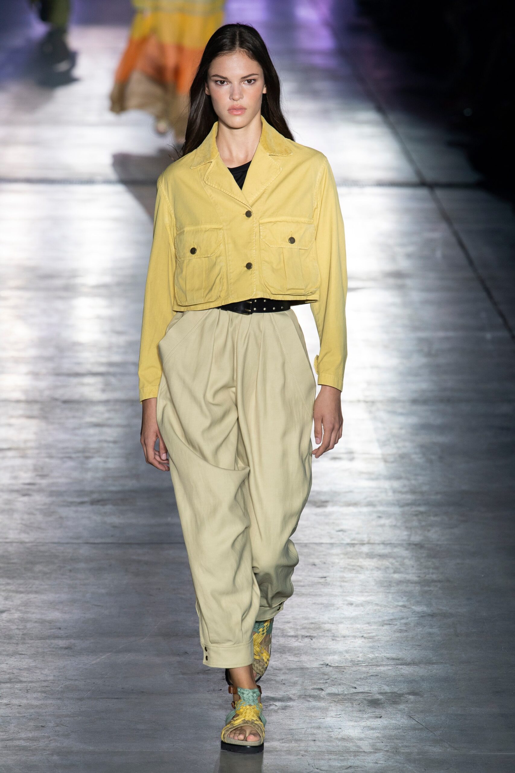 yellow cotton long-sleeve collared relaxed buttoned pockets jacket