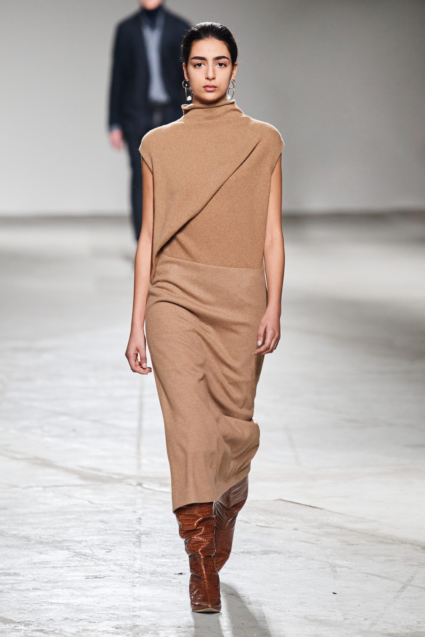 brown wool sleeveless dress with boots