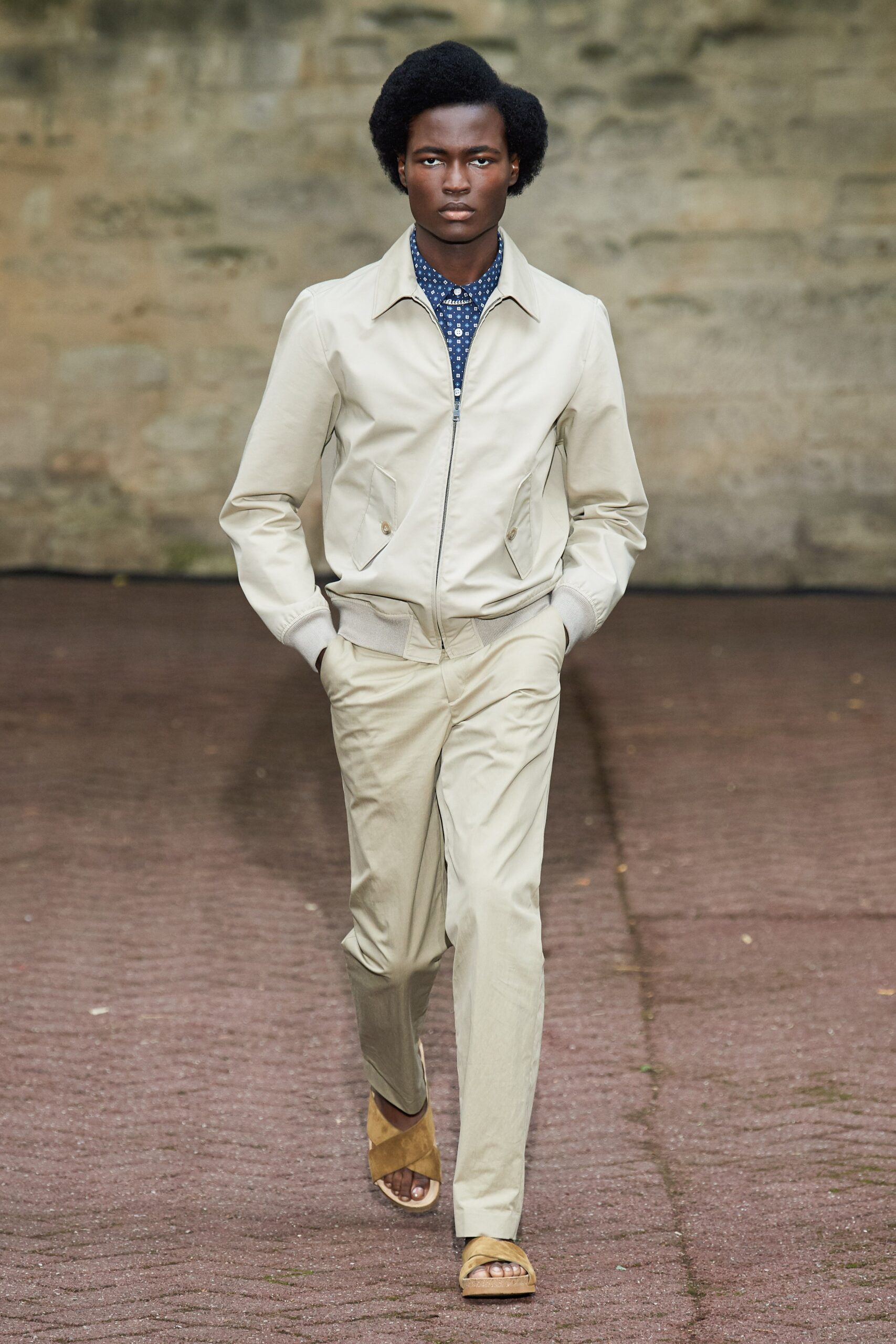 beige cotton long-sleeve collared fitted zippered jacket