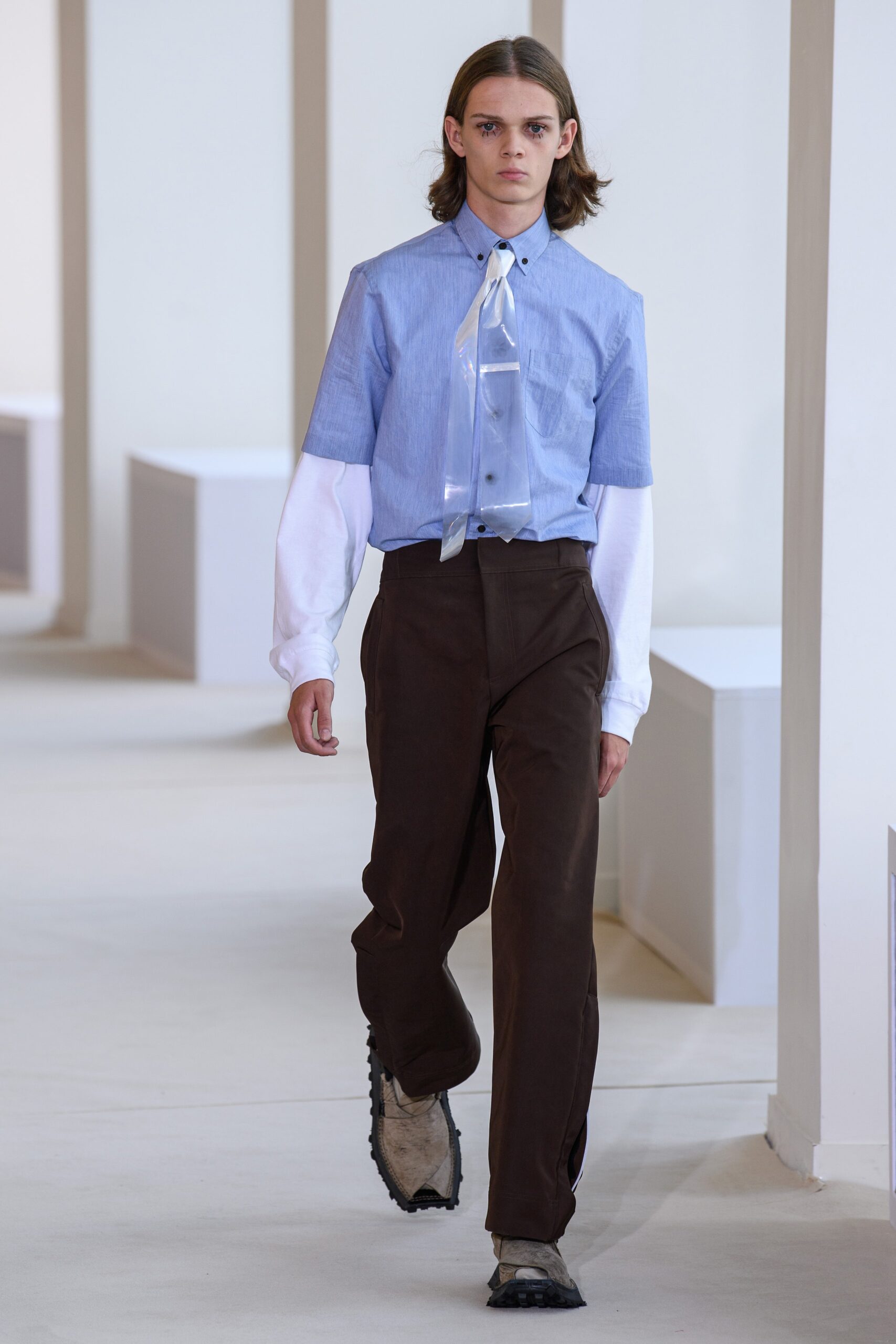 blue cotton long-sleeve collared fitted buttoned shirt