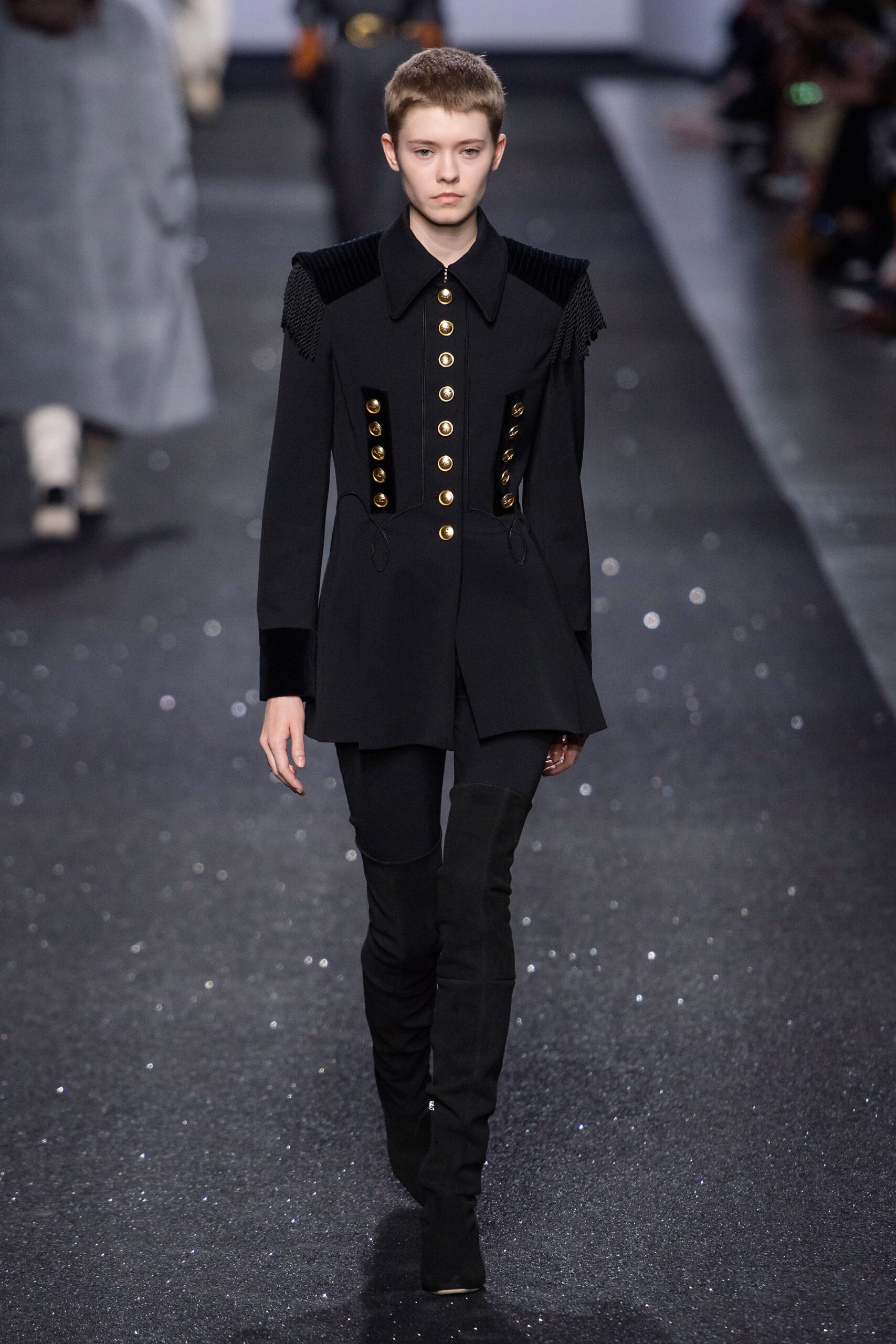 black cotton long-sleeve collared fitted buttoned jacket