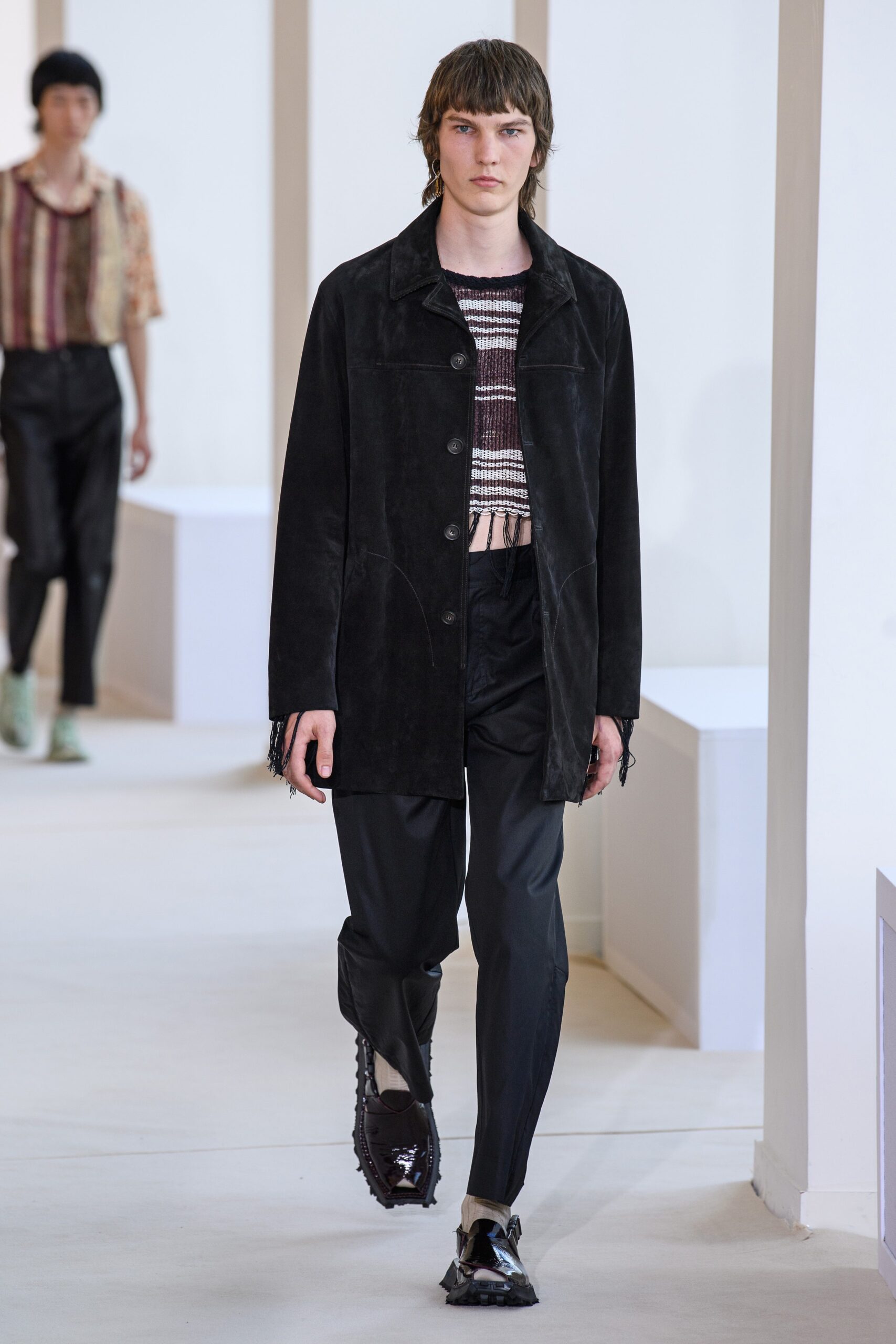 black suede long-sleeve collared fitted fringed jacket