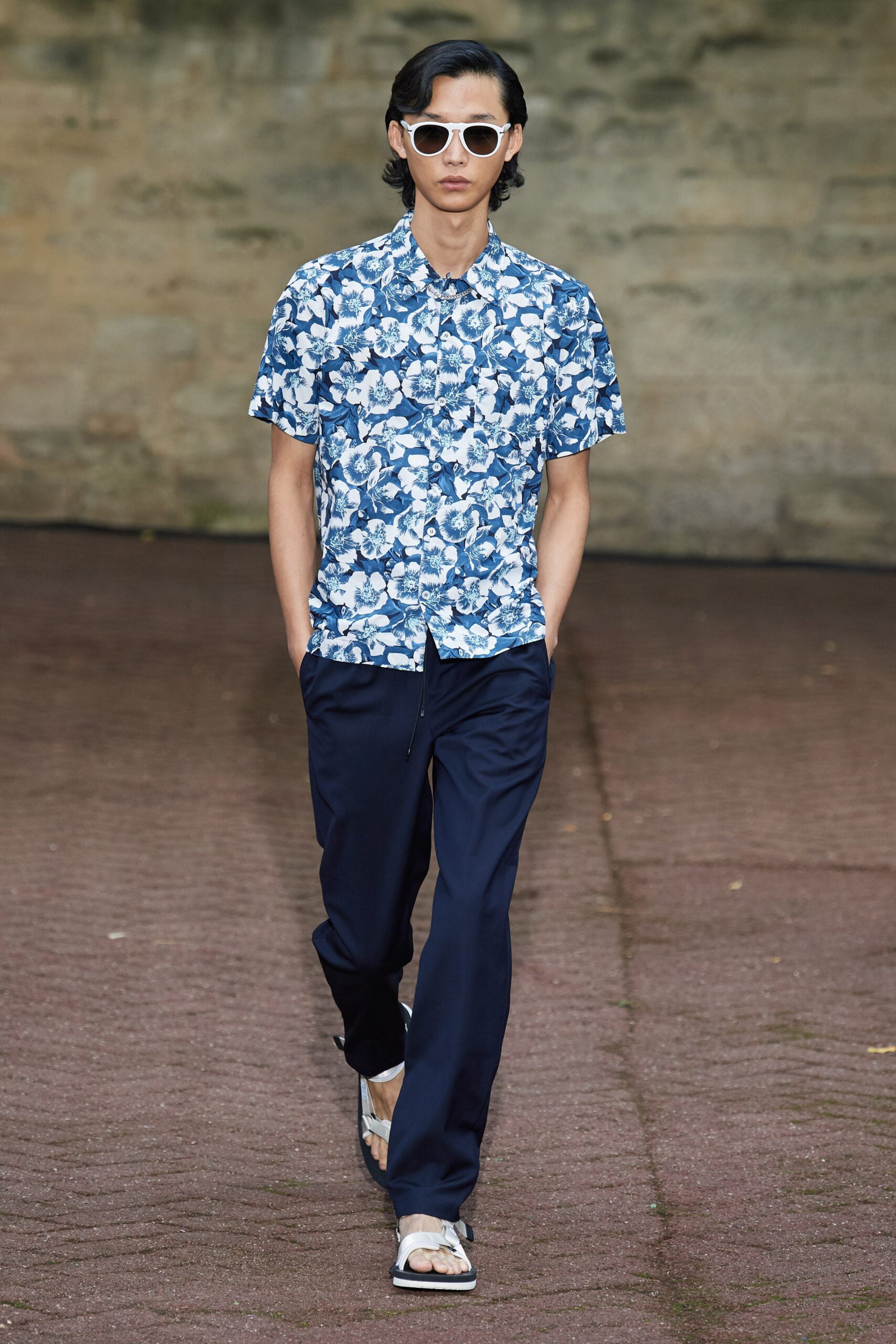 blue printed short-sleeve shirt